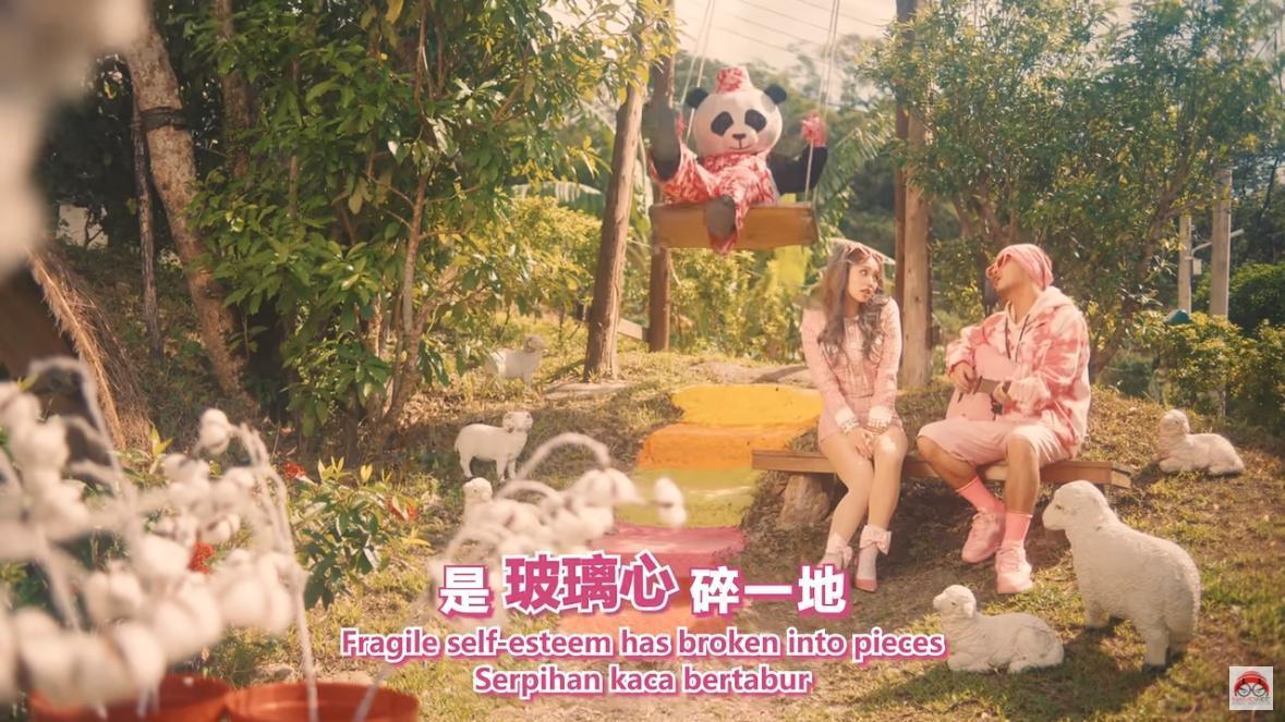 〈玻璃心〉在亞洲多國爆紅，國台辦發言人批評是民進黨挑釁的結果。（翻攝自黃明志YouTube）