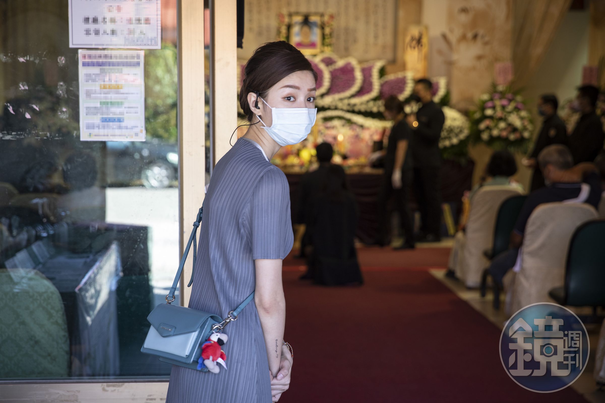 許伊妃在告別式現場，妝扮時髦、但不失莊重，希望從小細節扭轉一般告別式給人哀悽傷感的印象。
