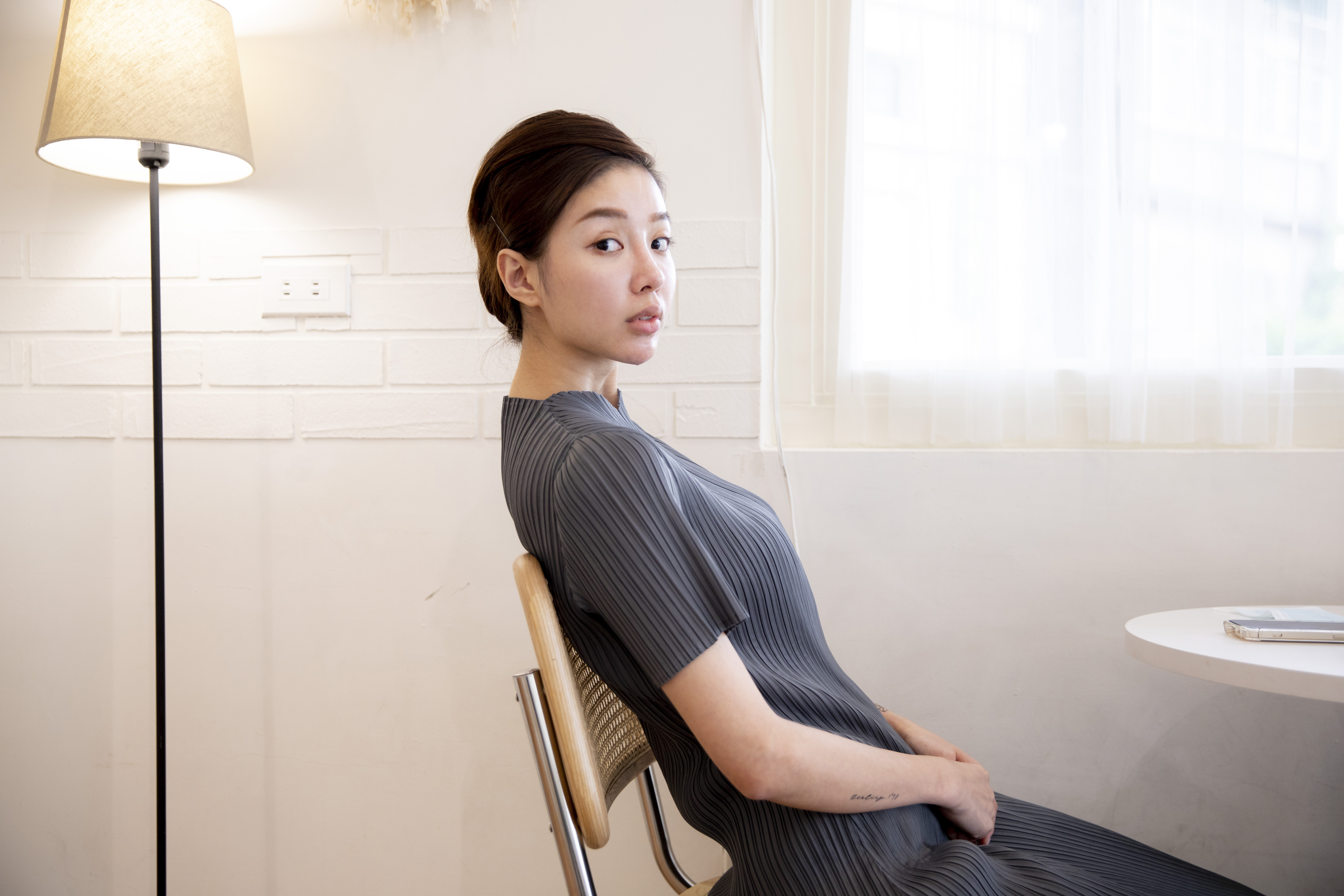 許伊妃自認是生活白痴，經常需同事、家人照顧，就連點餐App都不太會用。