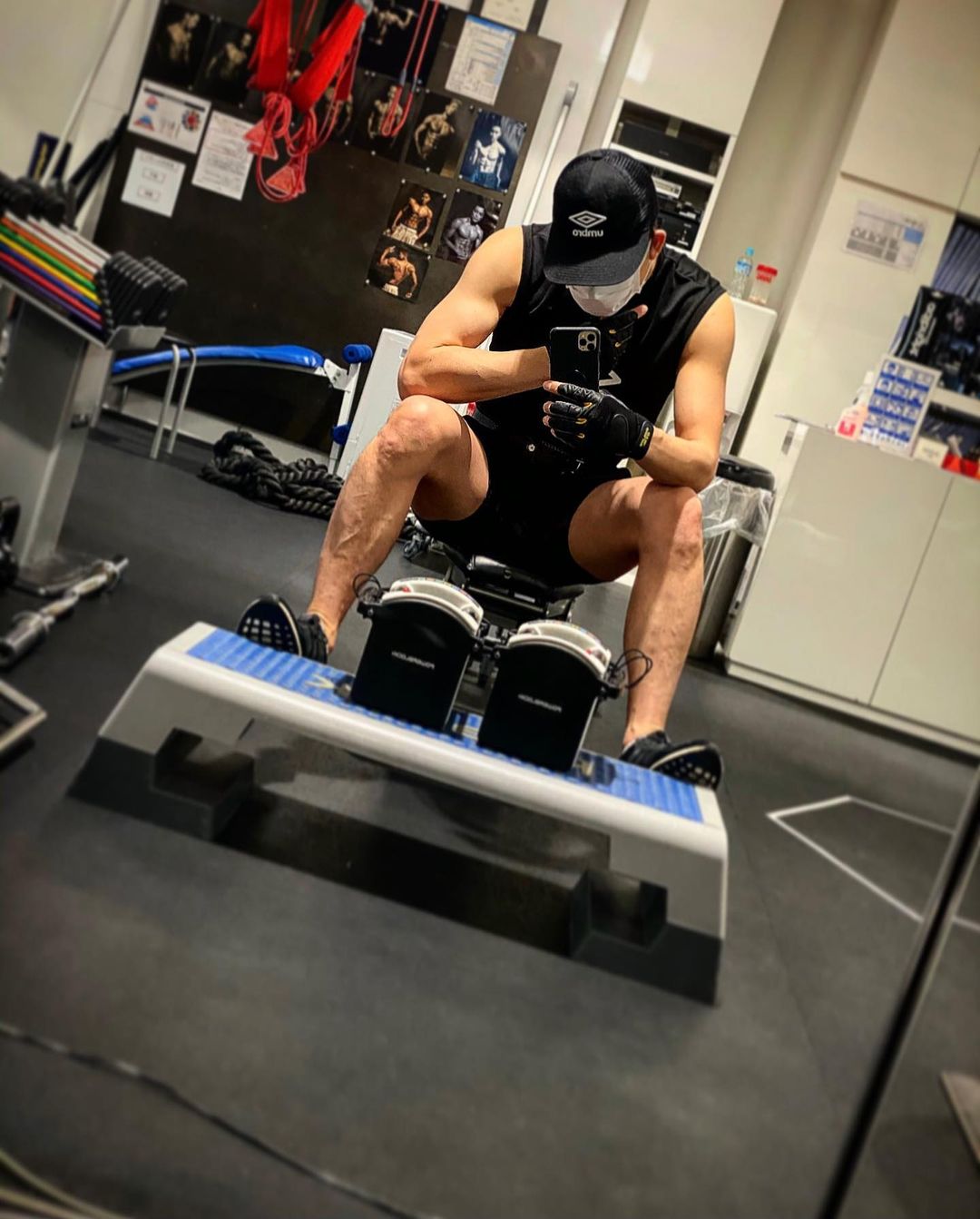 AKIRA長期健身保持身材，這次為了拍廣告還「加倍鍛鍊」。（翻攝AKIRA IG）