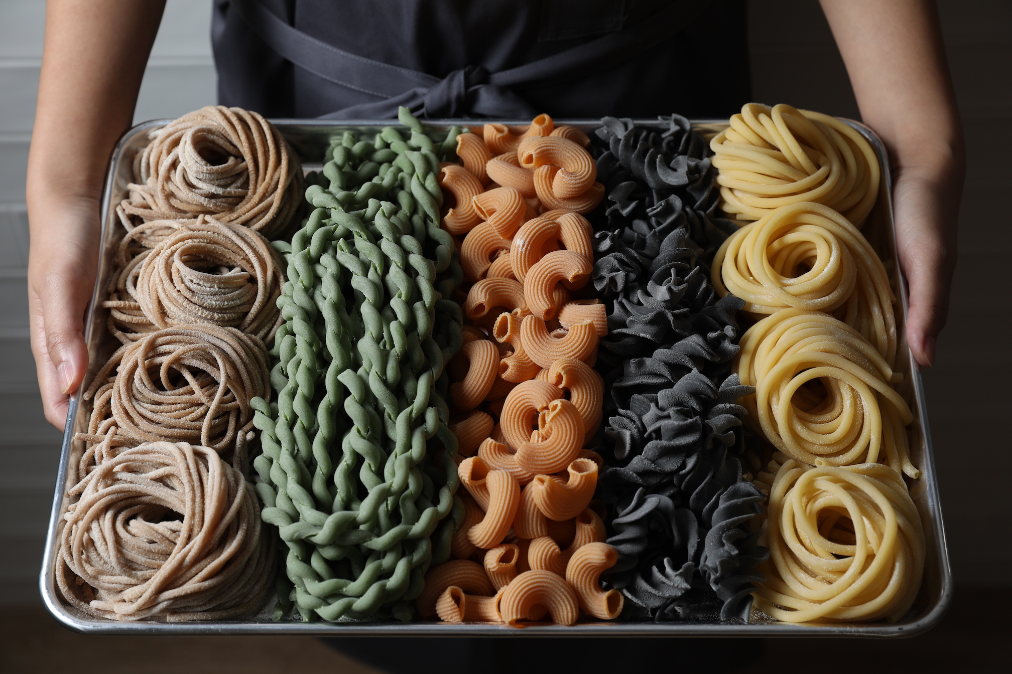 PASTA & CO.以杜蘭小麥麵粉結合天然食材的色彩與風味製作各樣新鮮義大利麵。