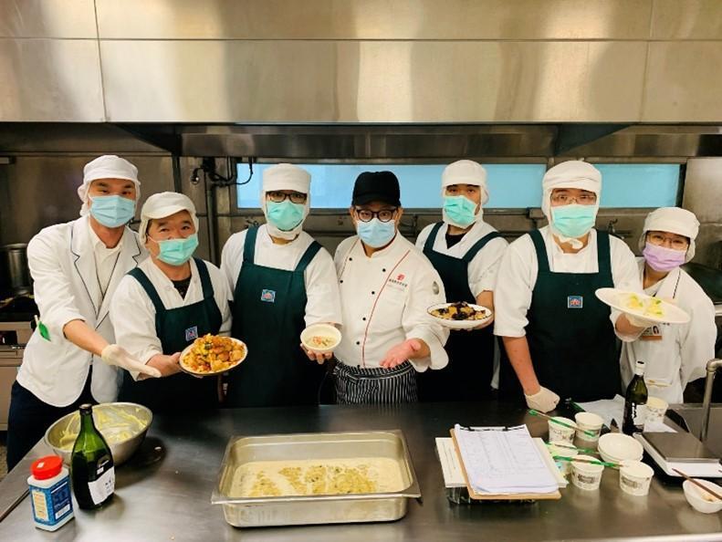 臺中慈濟醫院導入灃食基金會《蔬食食譜》,員工餐廳料理菜色展現新風味。(灃食教育基金會提供)