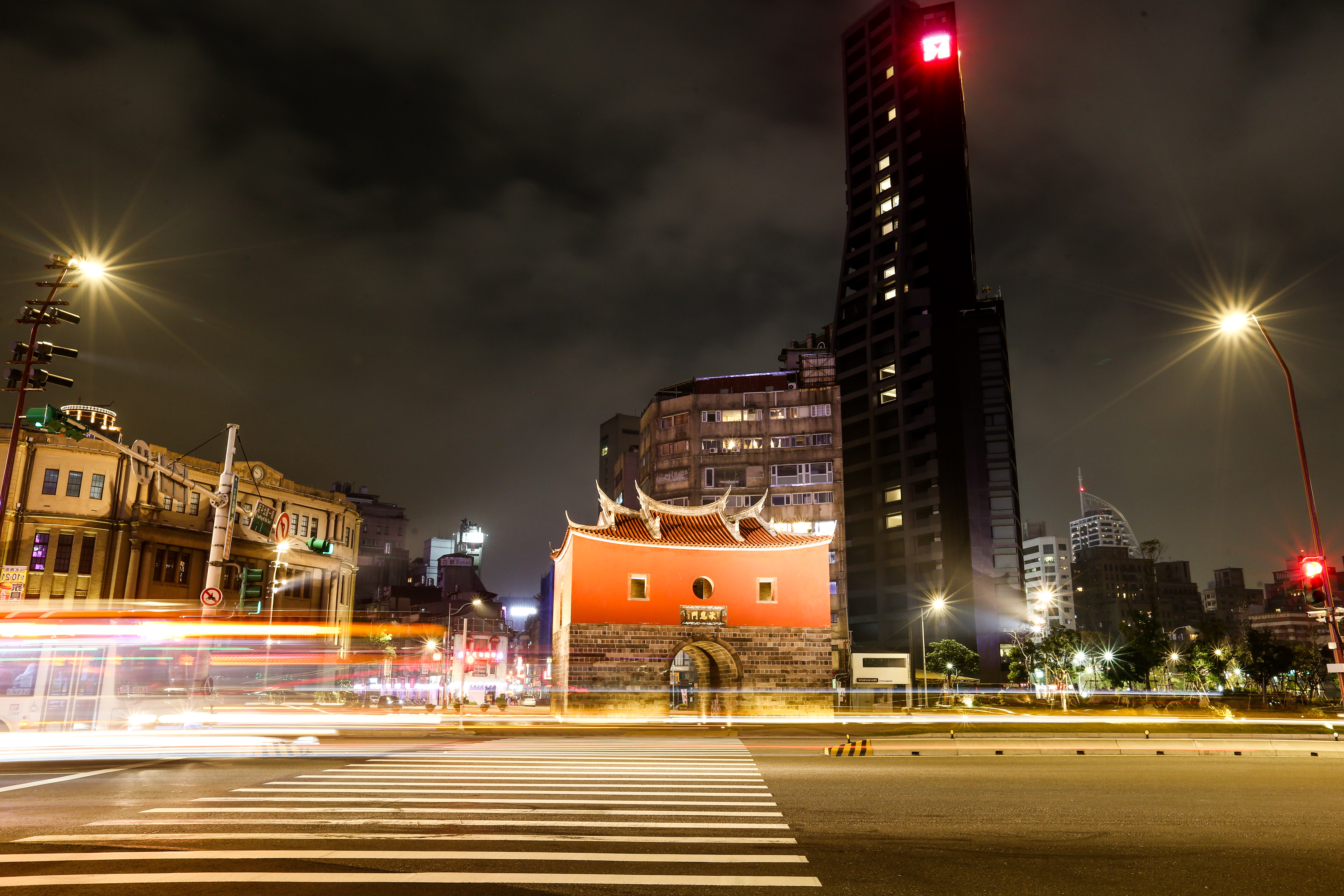 忠孝橋引道於2016年拆除後，北門「承恩門」再度重見光明。（本刊資料照）