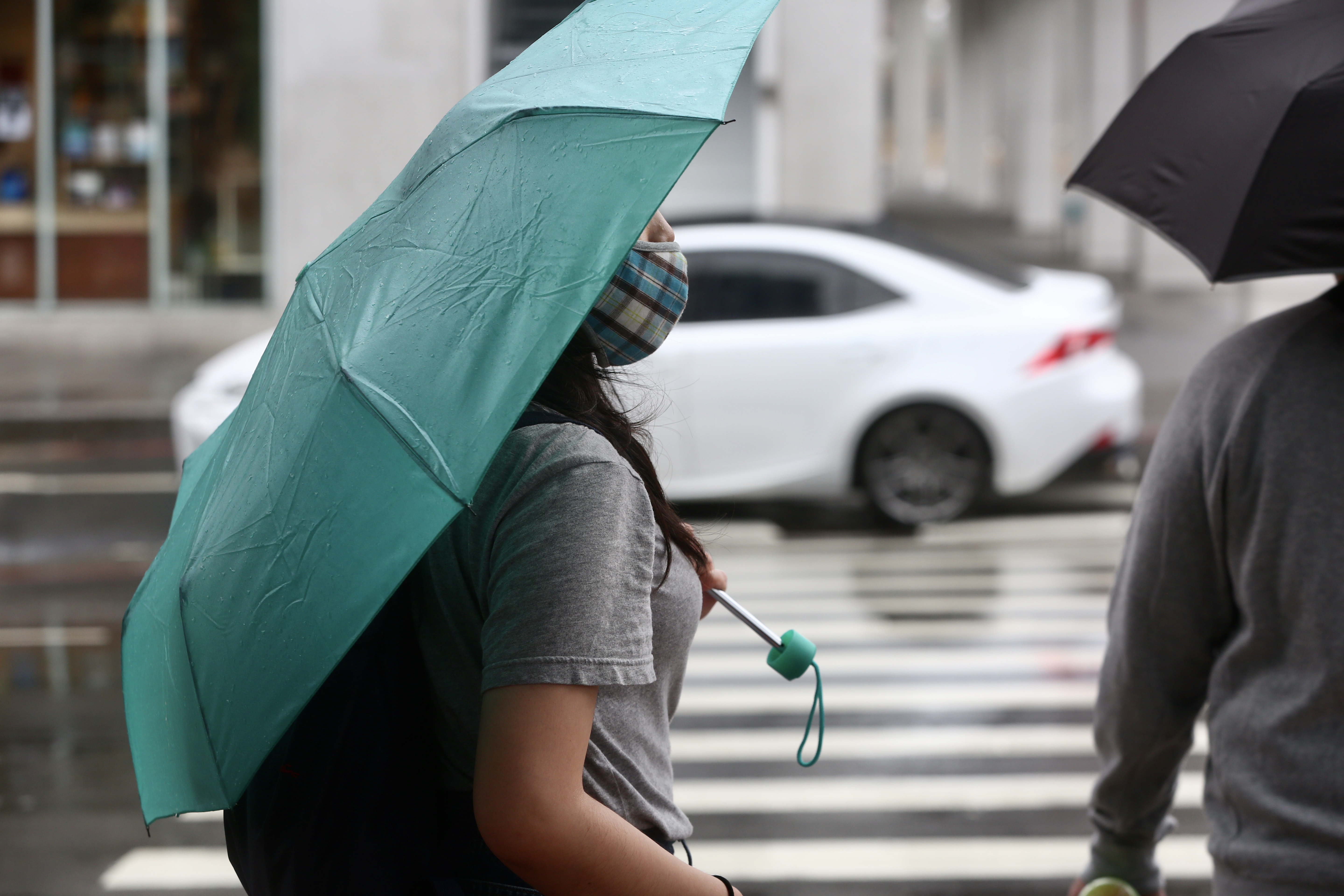 週六（30日）至下週三（11/3）水氣略增，東半部有局部短暫雨，大台北東側降雨機率略提高。（資料照）