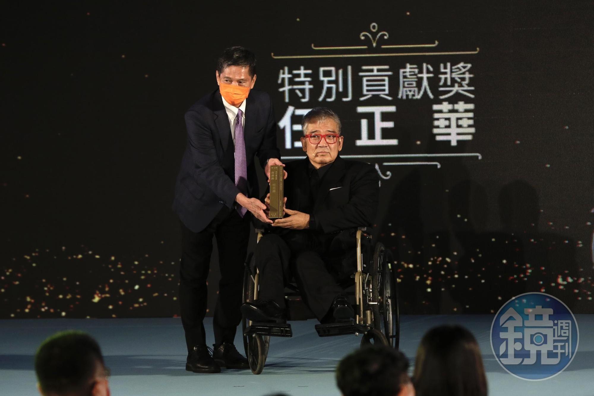 李永得頒發特別貢獻獎,強調政府會是漫畫產業最有力的後盾。