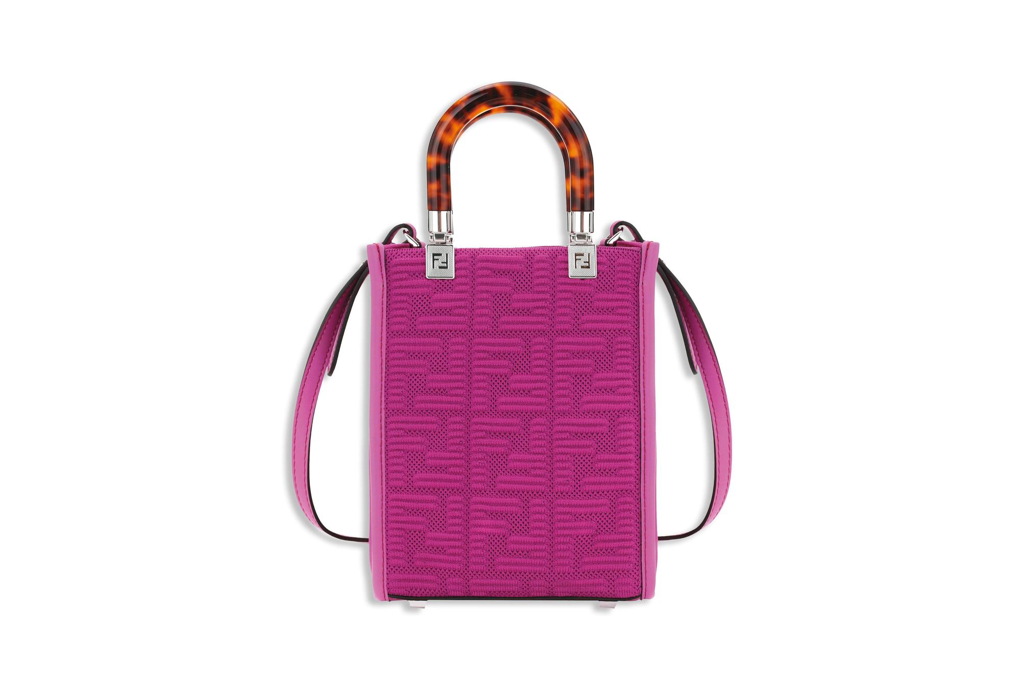 FENDI x SKIMS桃紫色FF LOGO Mini Sunshine Shopper NT$59,000（FENDI提供）