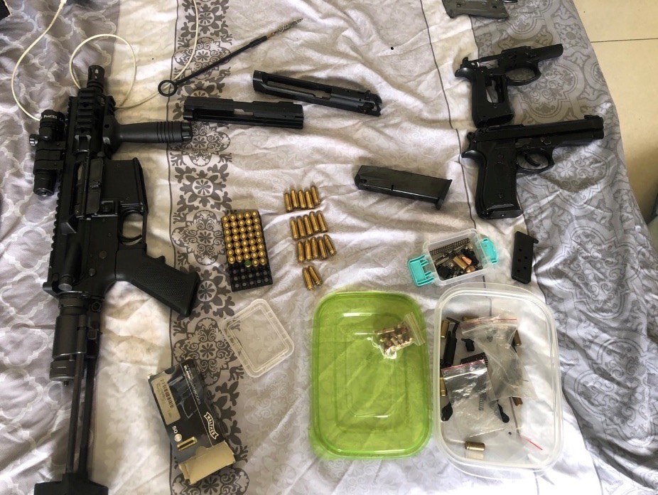 警方在林男住處起獲大批槍彈。（翻攝畫面）