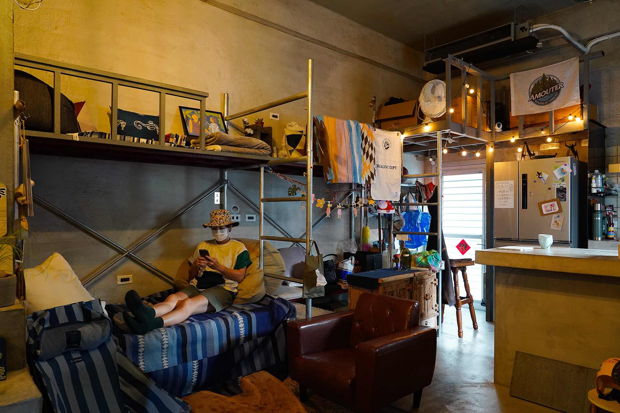 Hostel一樓的開放式交誼廳歡迎住客或想走進選物店的客人來逛逛。