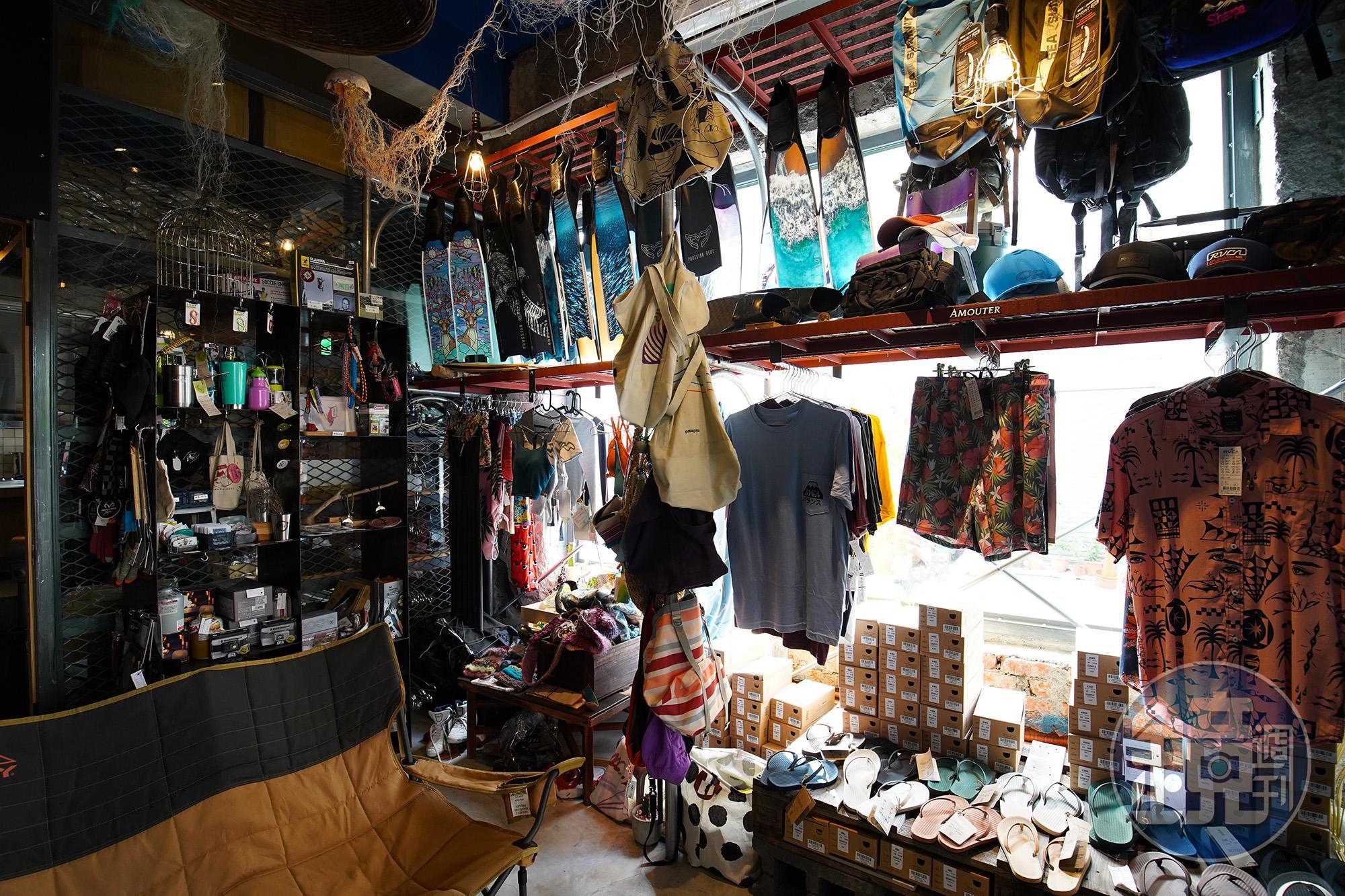 一開始老周就設定店舖是新舊並陳,但隨著商品越來越多,一樓店鋪也已經接近滿載。