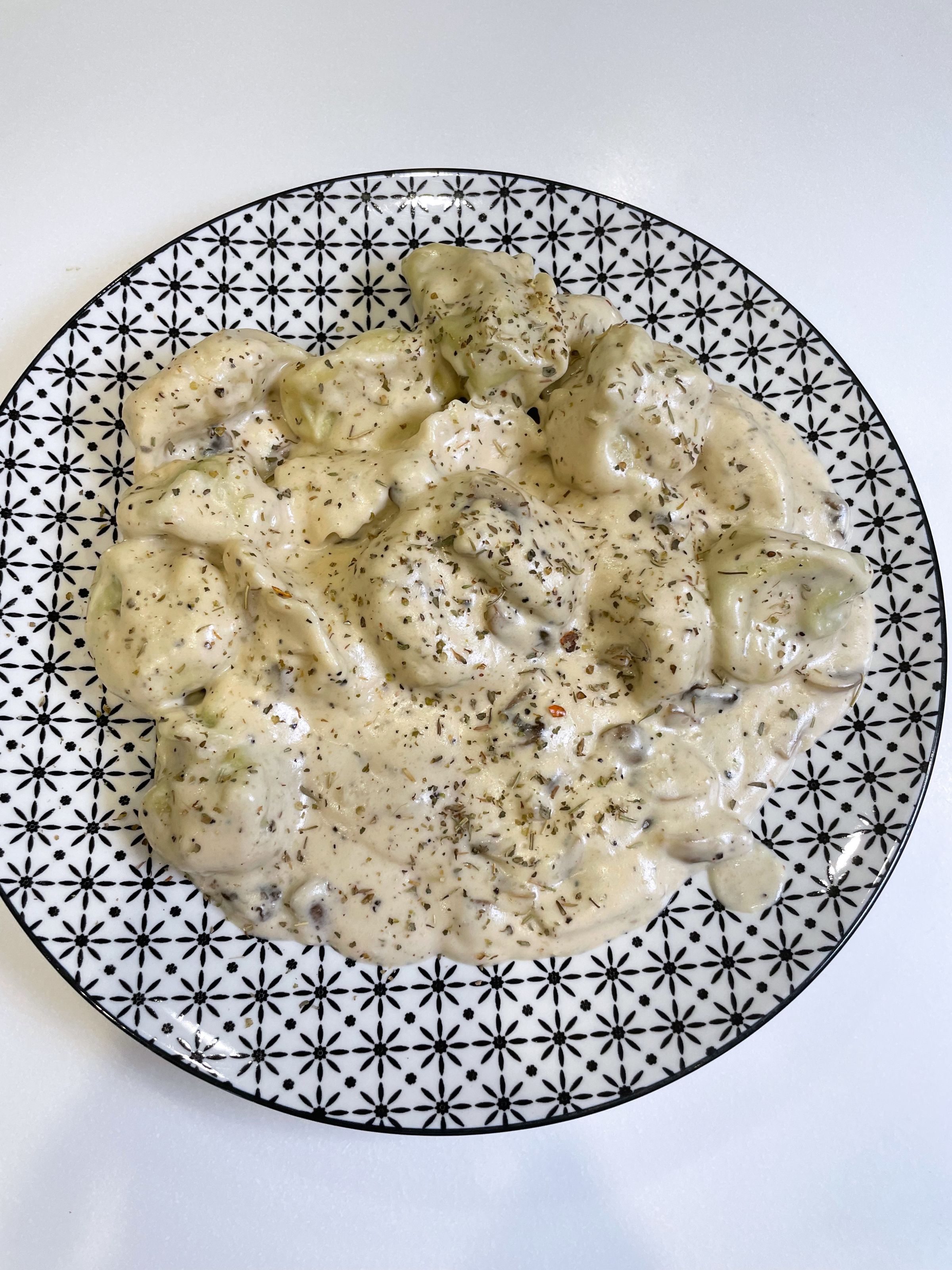 賈靜雯手作的「蔬菜起司義大利餃」有模有樣。（最大國際娛樂提供）