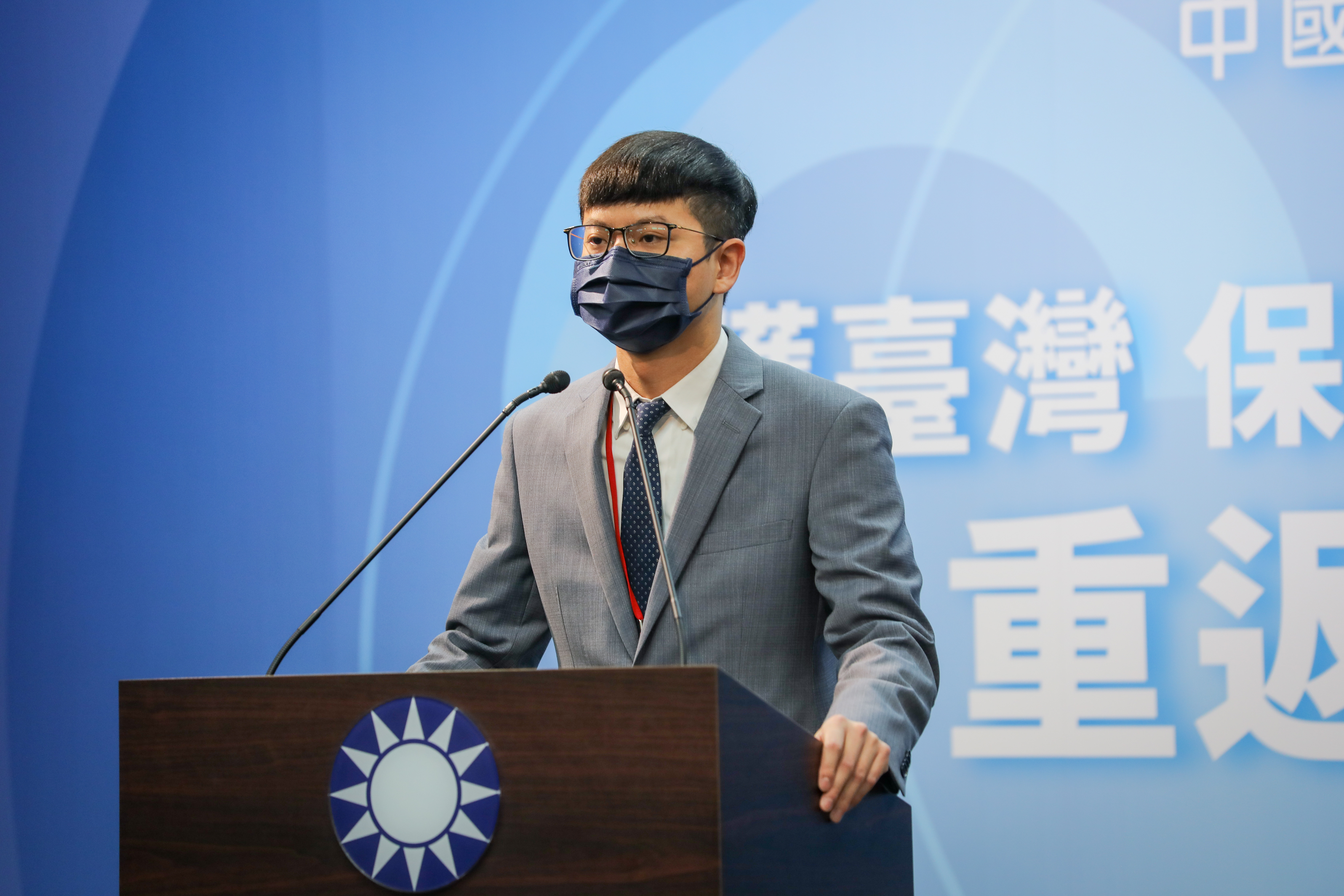 凌濤隨後在現場緊急說明，朱立倫受訪是口誤，不小心將反對一國兩制，講成反對九二共識，國民黨的立場不變。（文傳會提供）