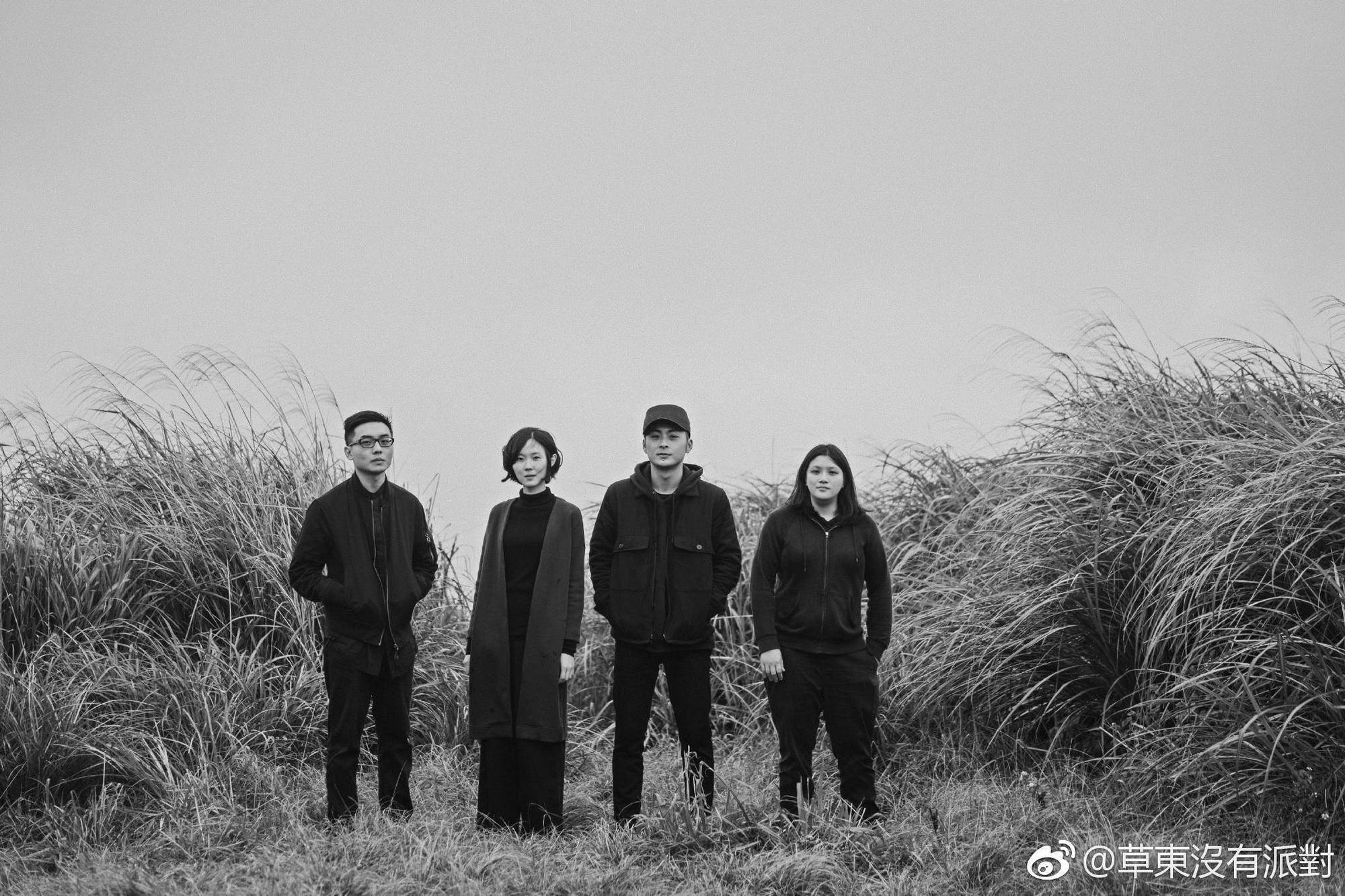 草東沒有派對鼓手蔡憶凡（左二）在防疫旅館去世，得年26歲。（翻攝草東沒有派對微博）