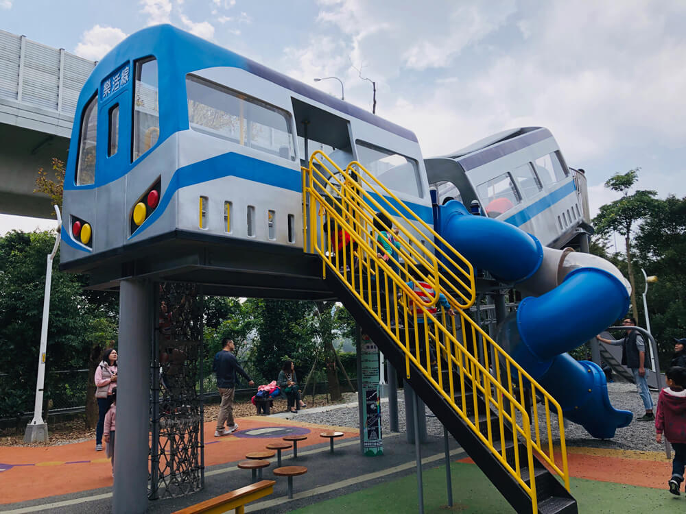 特公盟長期關注兒童遊戲權利，成功推動完成200座好玩的「共融/特色遊戲場」，掀起全台特色公園遊戲場革命。圖為林口樂活公園。（特公盟提供）