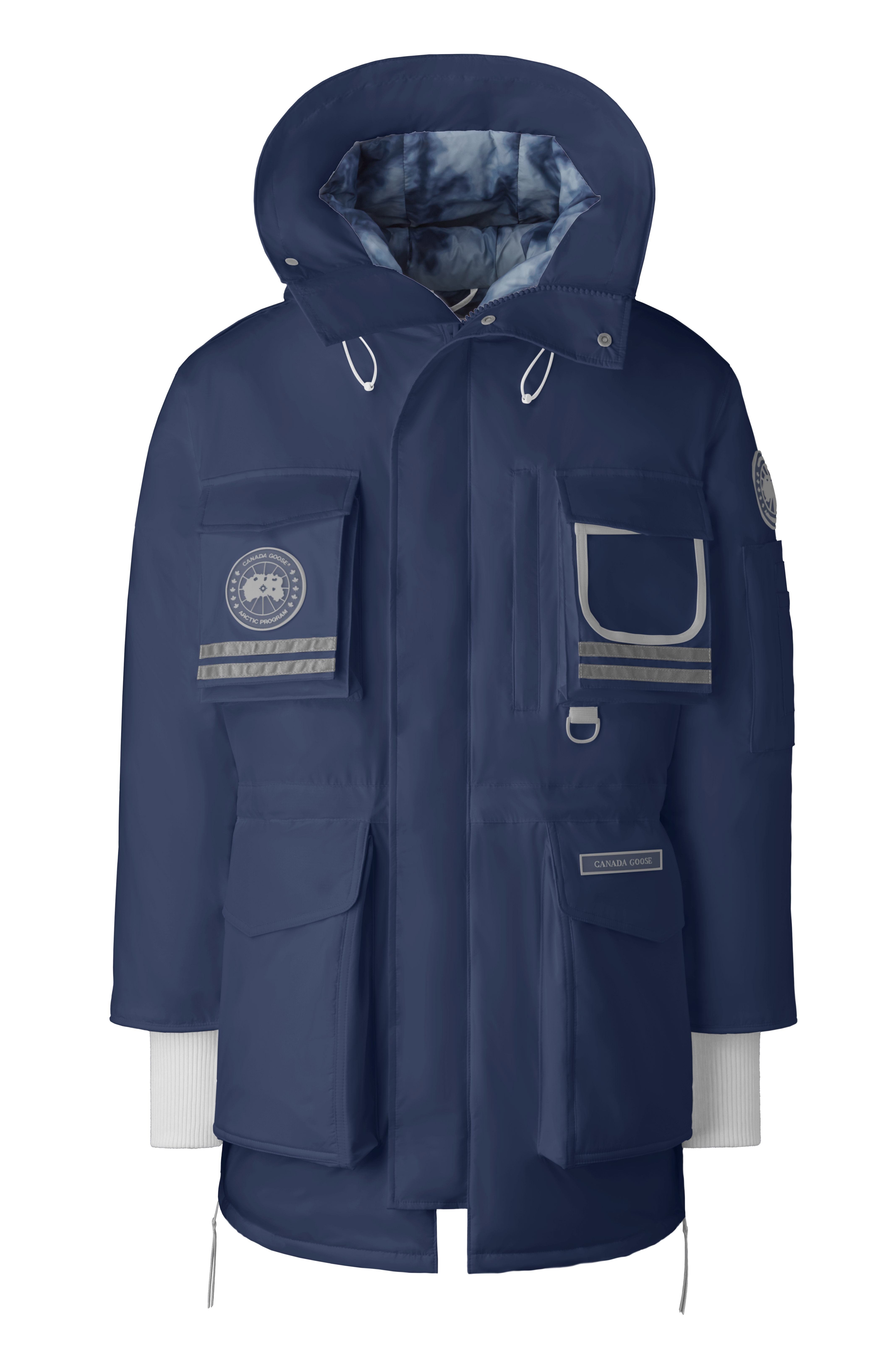Glacial Haze系列午夜藍色Snow Matntra派克大衣。US$1,695(Canada Goose提供)