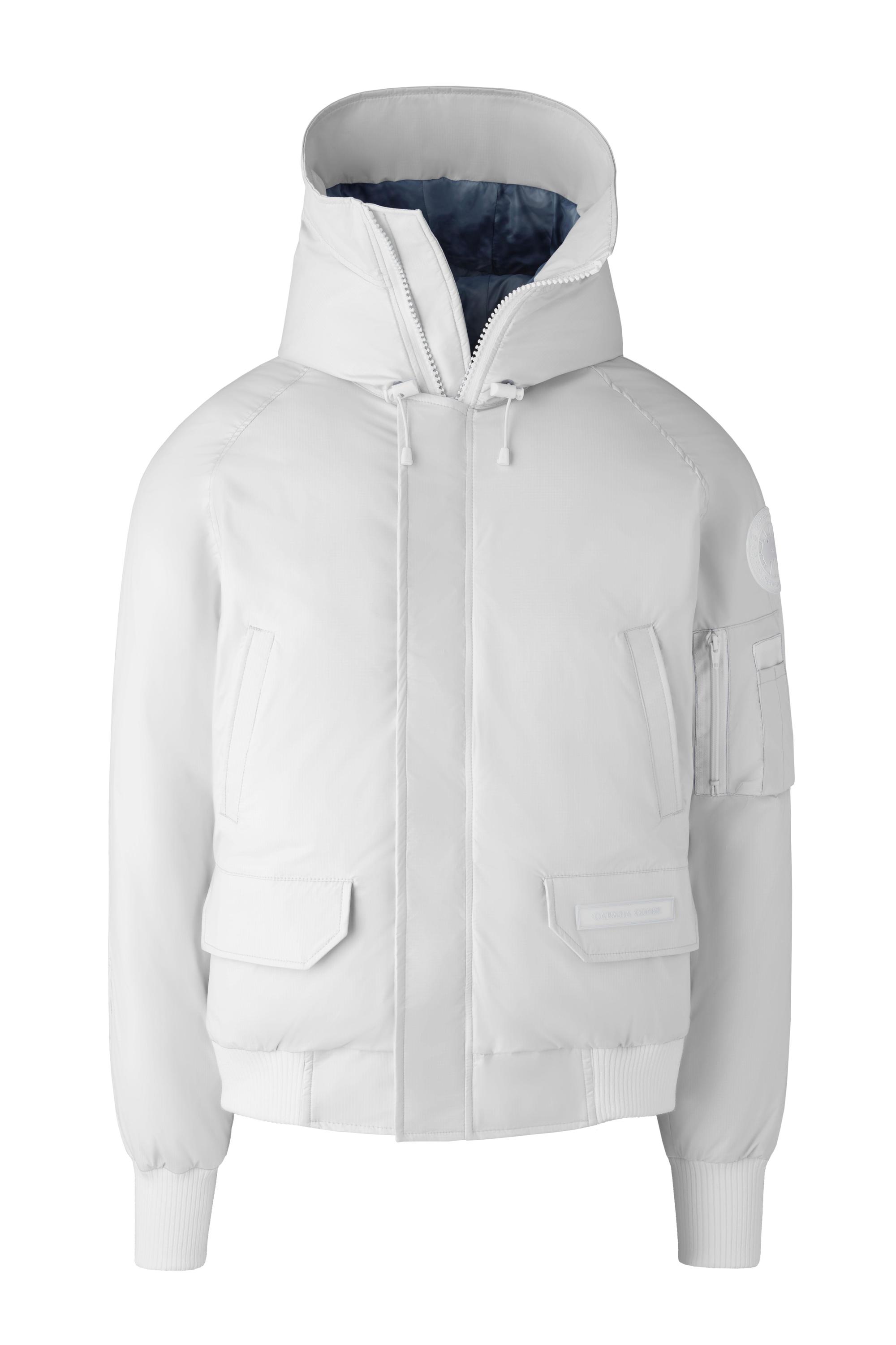 Glacial Haze系列冰川白Chilliwack飛行員夾克。US$1,095(Canada Goose提供)
