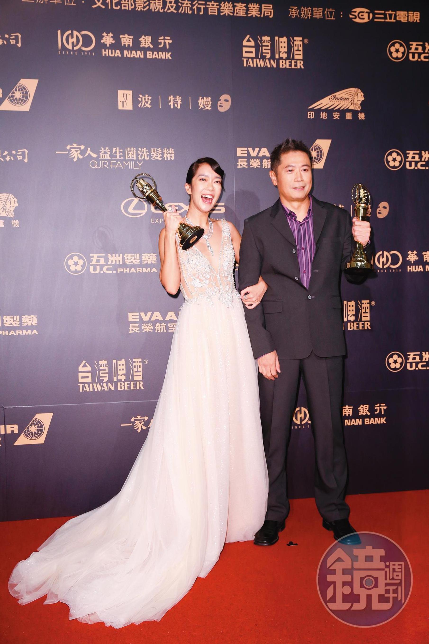 2019年李景白(右)與李霈瑜(左)以《水下三十米》拿下電視金鐘獎生活風格節目及主持人兩項大獎。(林弘斌攝)
