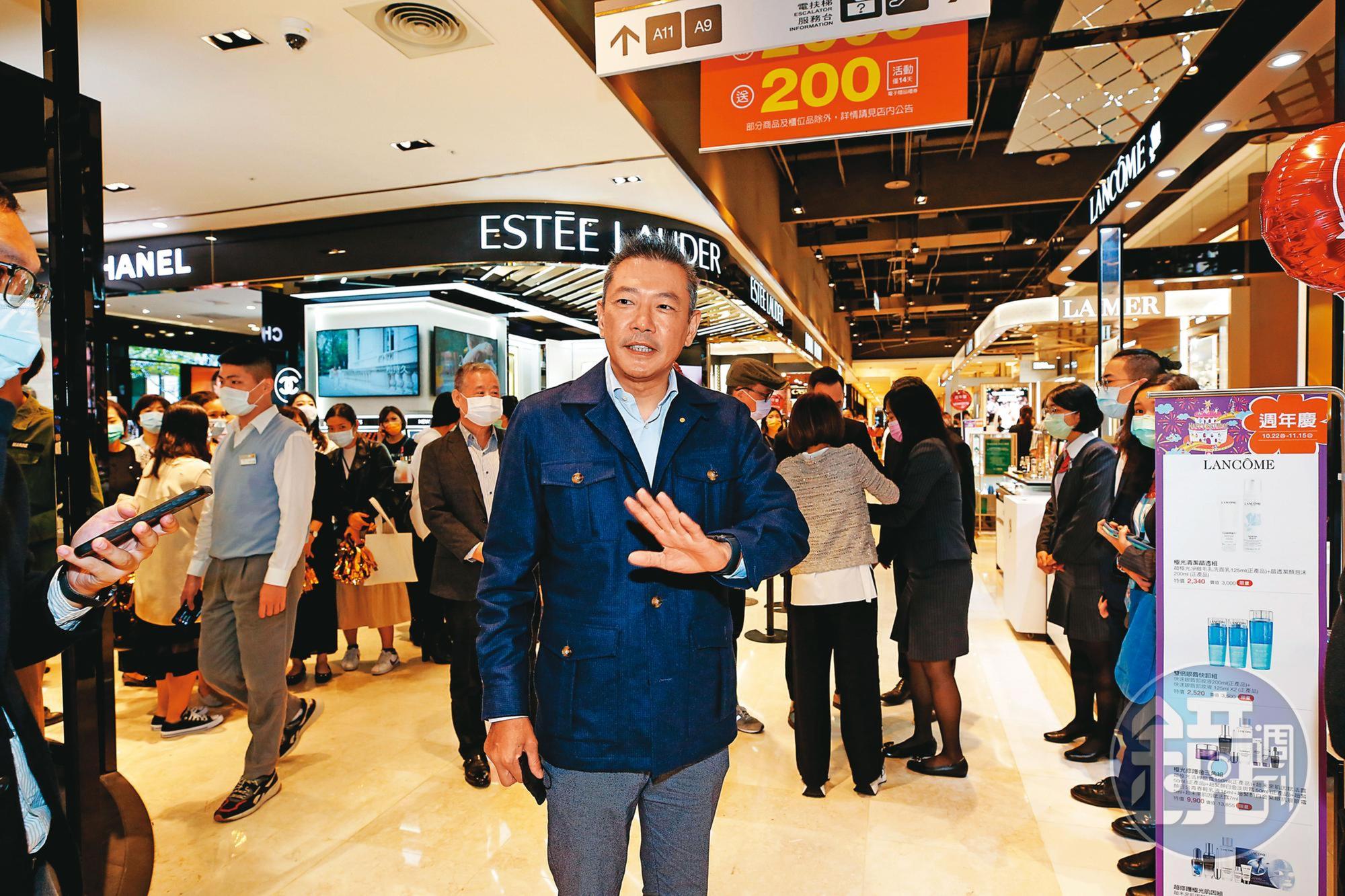 新光三越原定明年IPO,卻因內部大股東意見不同延後。圖為新光三越總經理吳昕陽。