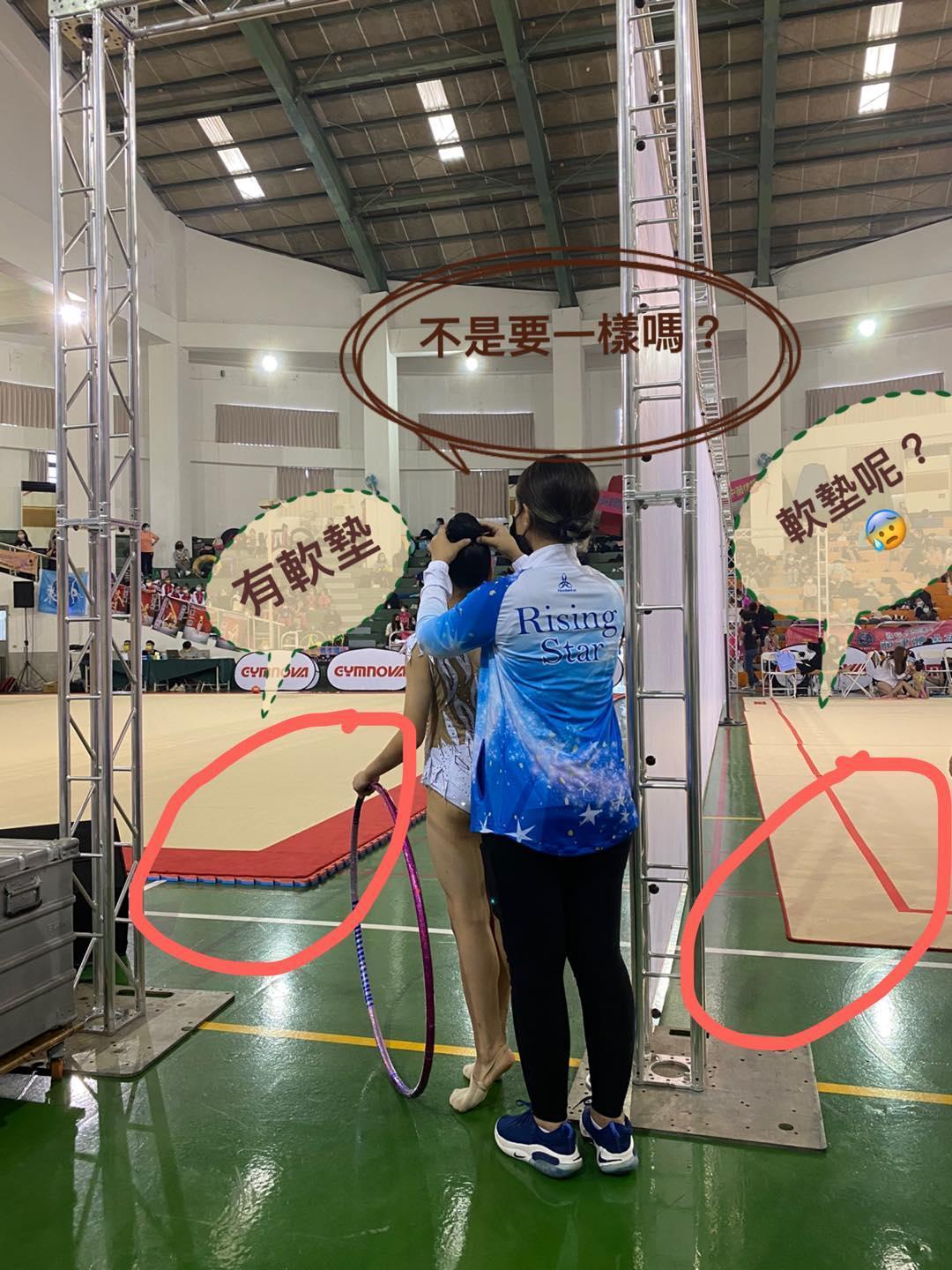 瑞莎在臉書po出比賽場地沒有軟墊安全措施的畫面。（翻攝自瑞莎臉書）