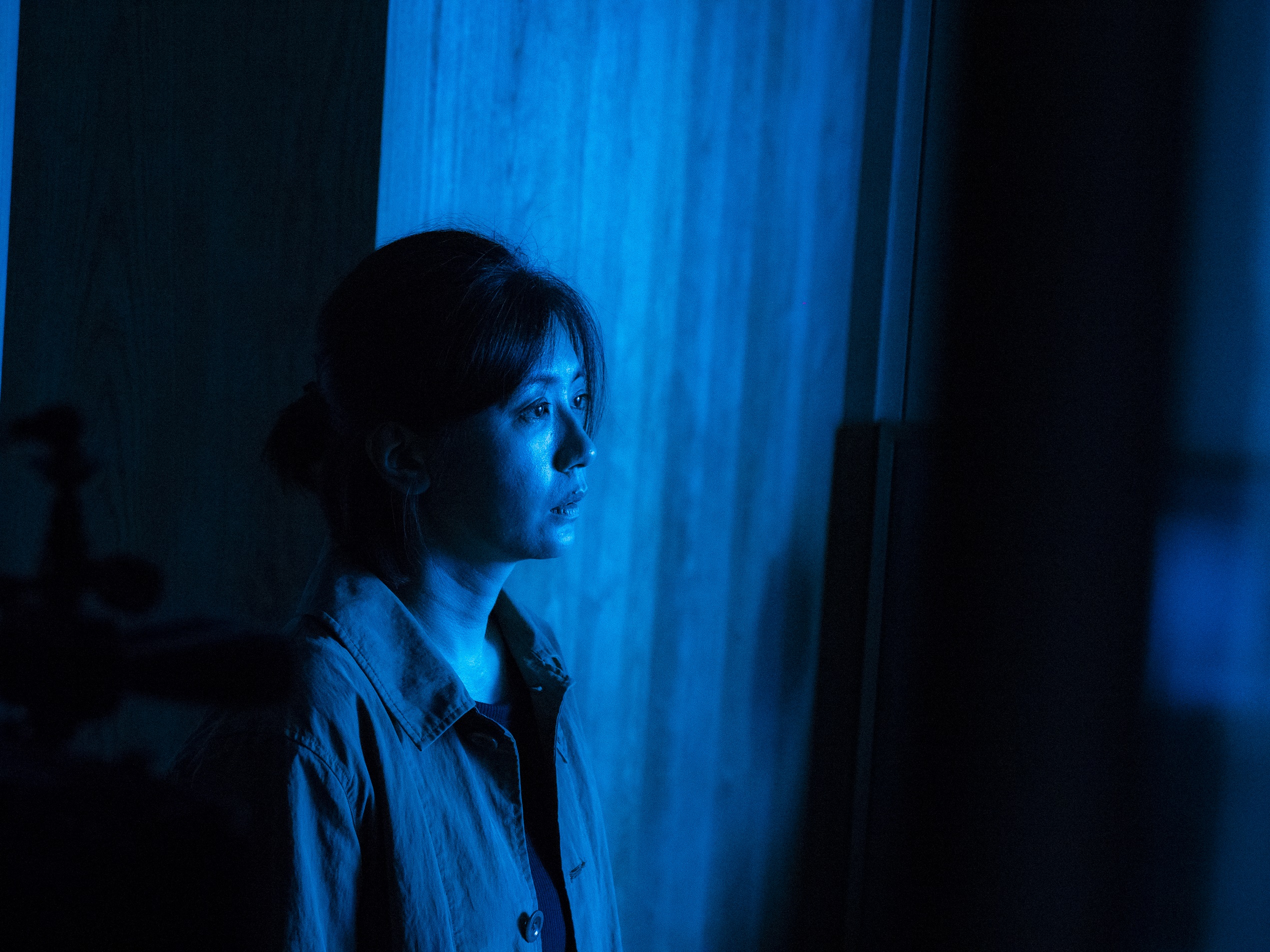 賈靜雯詮釋思覺失調病人的眼神與表情看來相當懾人，甚至令觀眾害怕，交出高水準演出。（華映提供）