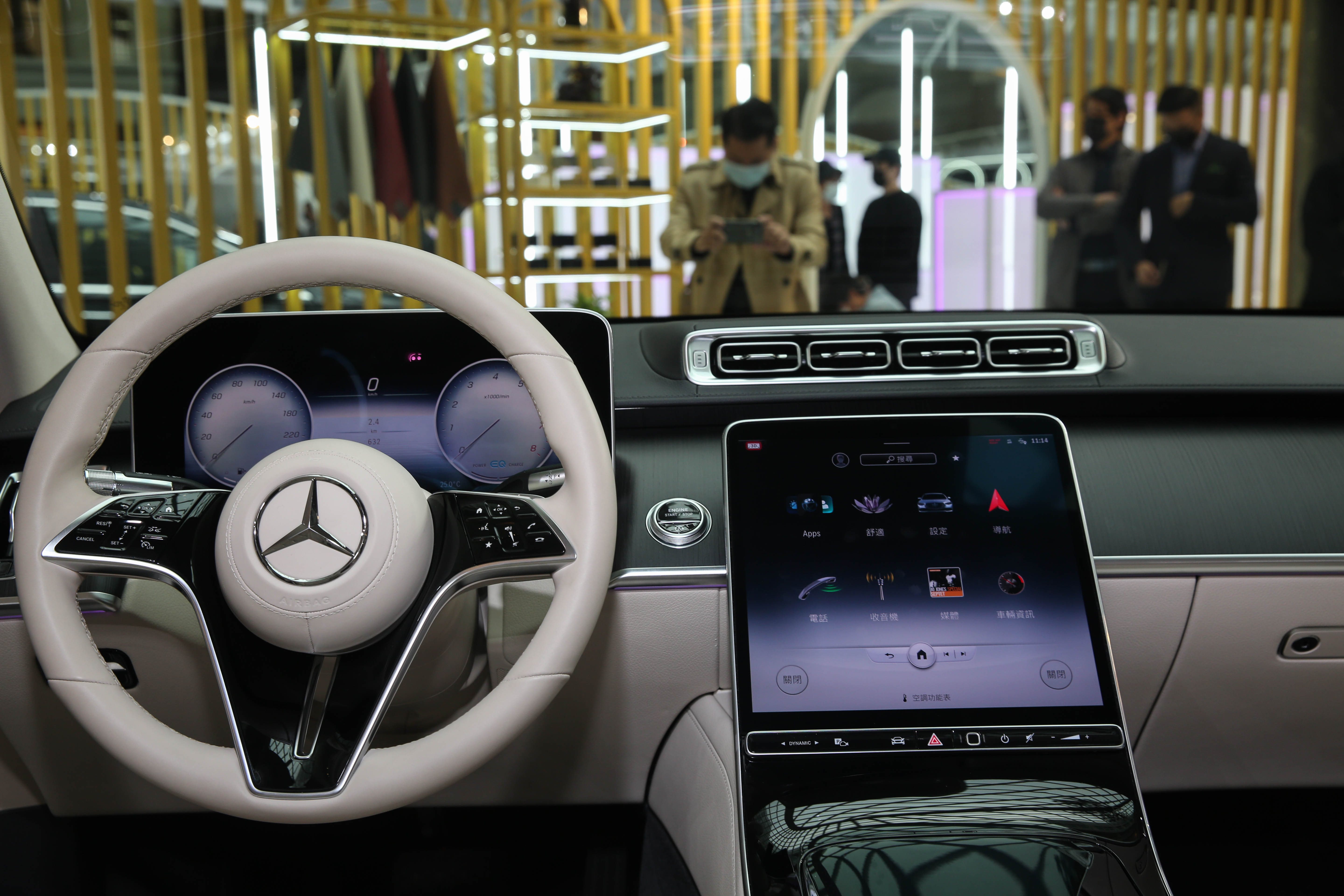 賓士受到晶片短缺影響，10月銷量比上個月衰退3成。