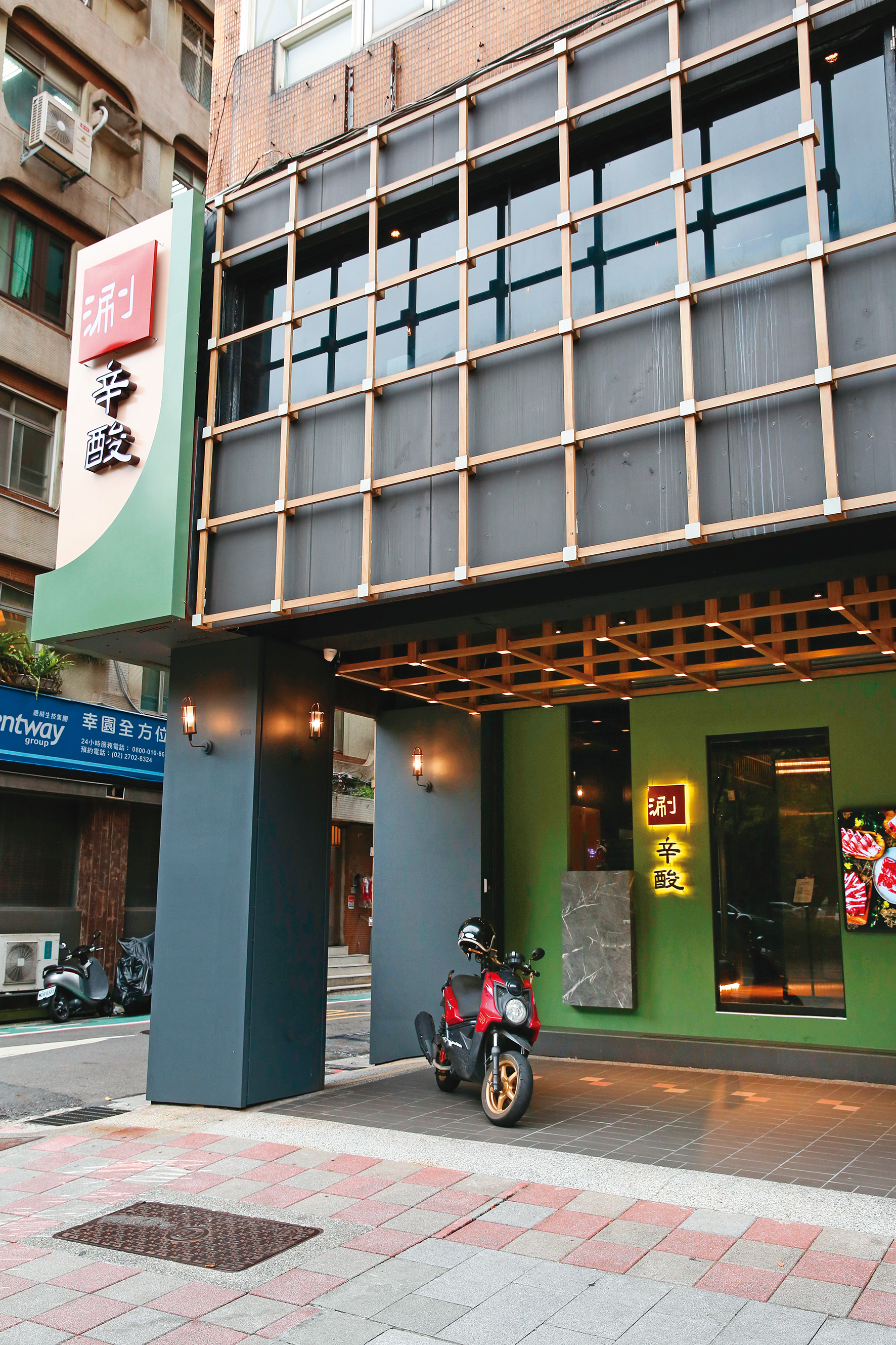 邵庭火鍋店的位置選在台北市敦化南路黃金地段。