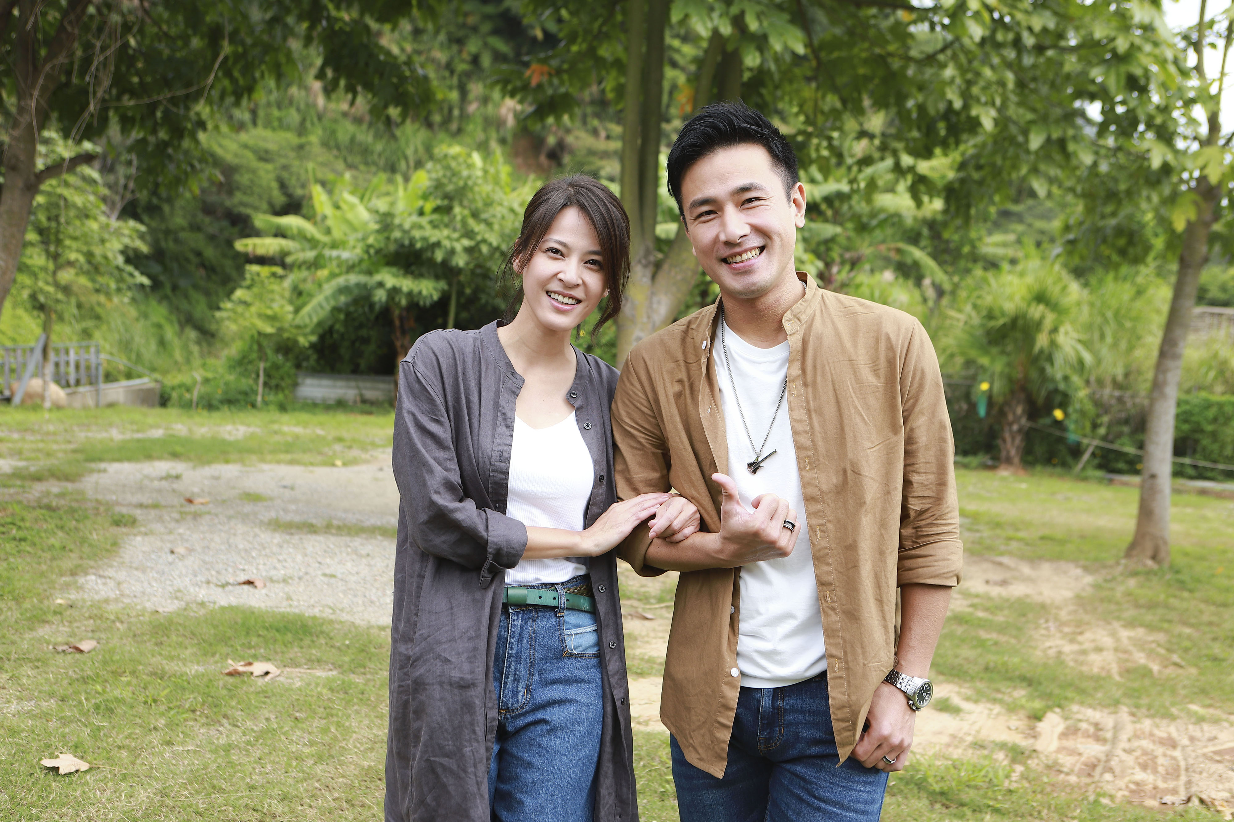 傅子純(右)跟蘇晏霈9年後在《黃金歲月》,搭檔演出小學同學,一見面就火花不斷。(民視提供)