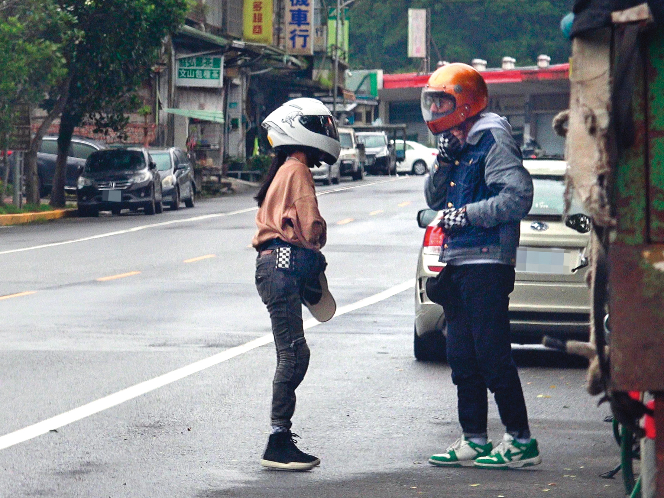 07:14 從內湖到坪林，陳昊森（右）和鄭雲燦一路馳騁，在速度中培養彼此感情。
