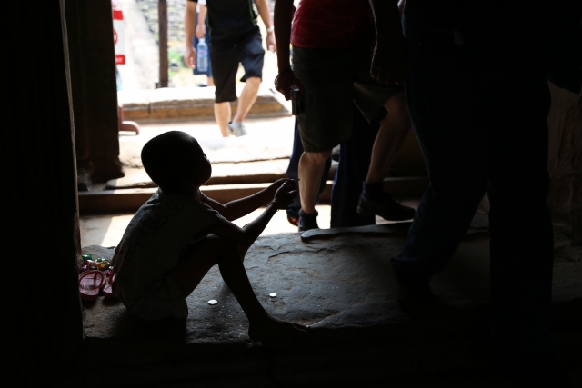 網友發文怒斥低收父母沒錢還連生7胎，根本沒好好照顧孩子。（示意圖，photo ac）