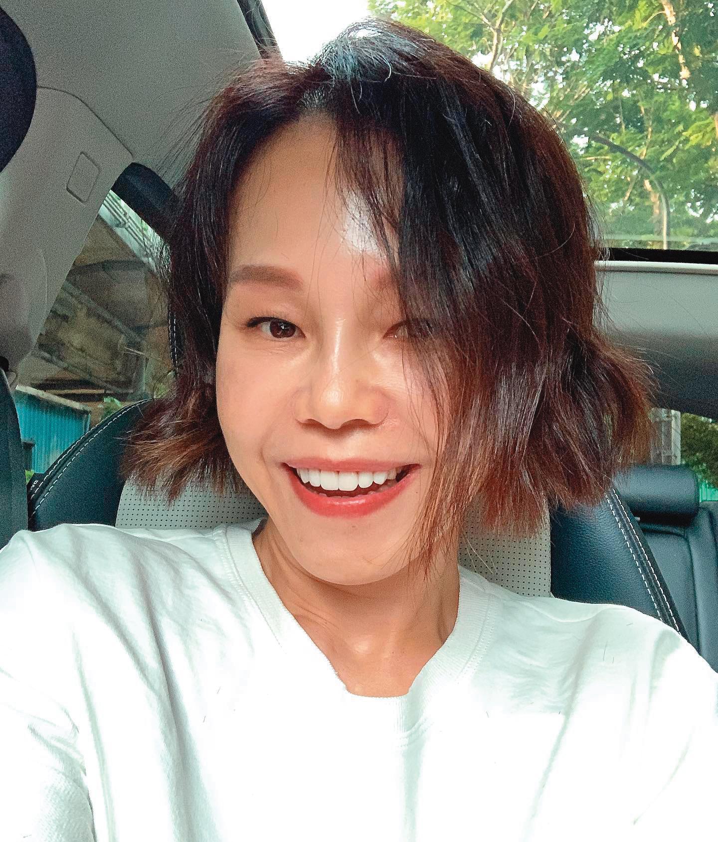 彭佳慧先被拍到小16歲精壯男友,但一開始不肯承認。(翻攝彭佳慧臉書)