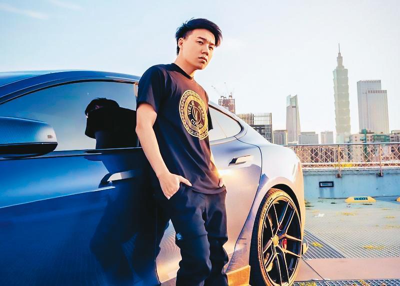 有網友在二手車社團發現，Toyz的特斯拉疑似要出售。（翻攝Toyz臉書）