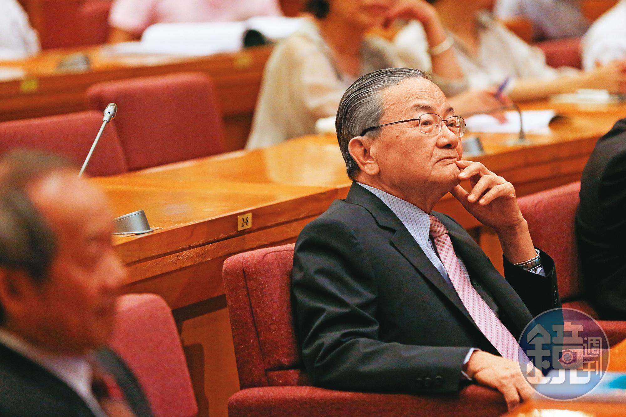 時任國民黨祕書長的詹春柏（圖）曾大罵余建新是買空賣空詐賭，還向馬英九說：「你把祖宗留下來的黨產，登記給別人，你錢在哪裡？拿來給我看。」