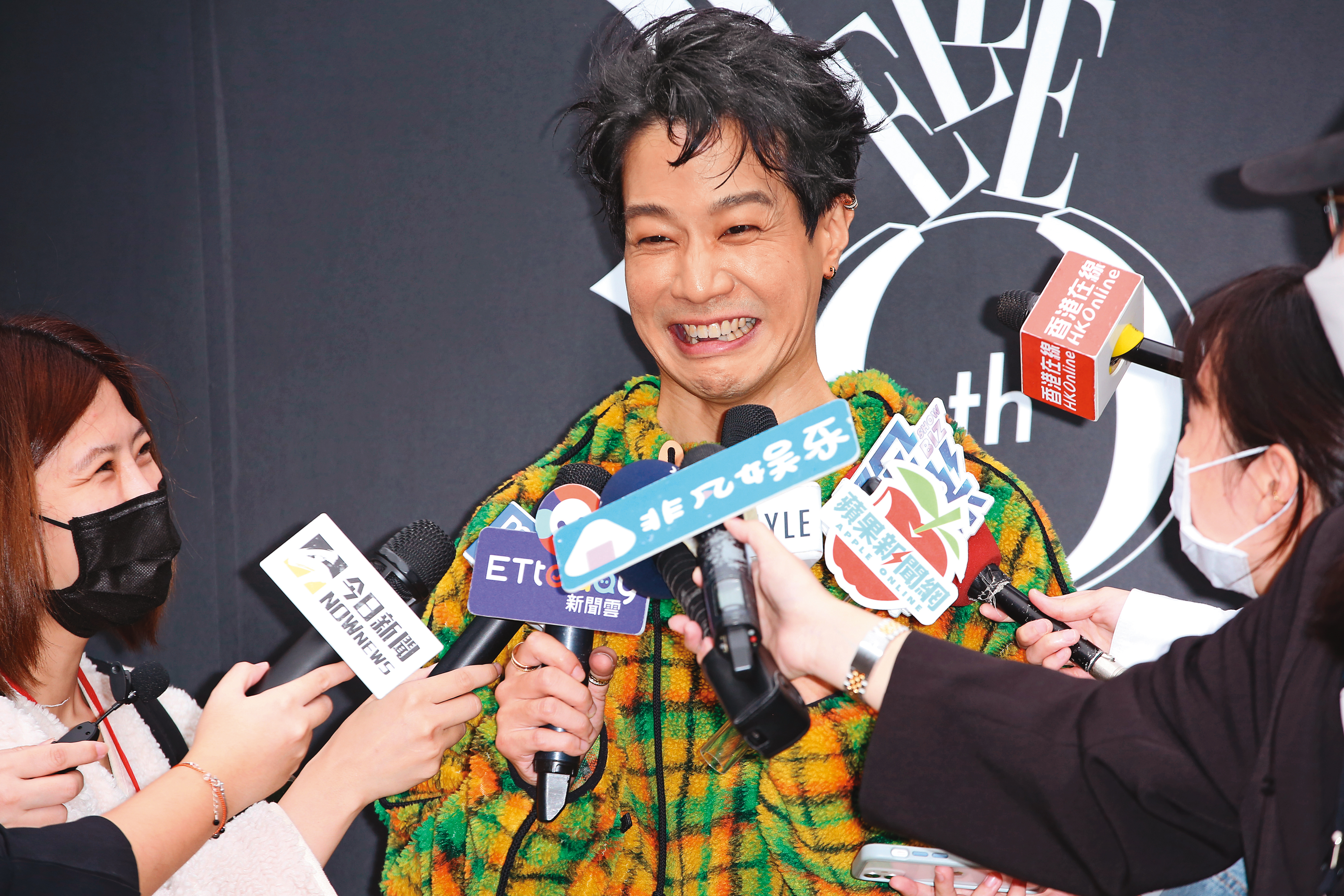 剛在第56屆金鐘獎摘下迷你劇集最佳男配角、戲劇最佳男主角的薛仕凌,也參加《Elle》特展,他的牙齒休誇黃,只能給70分。