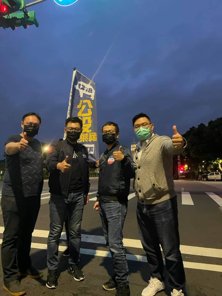 江啟臣昨加入羅智強的夜宿凱道行動為公投催票。（翻攝自江啟臣臉書）