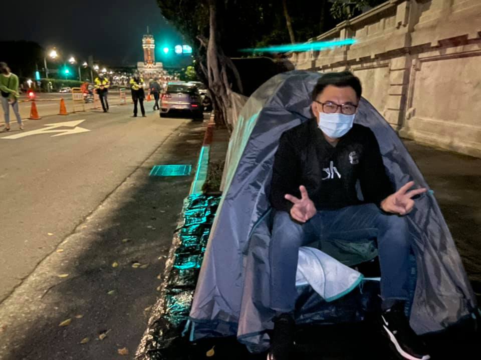 國民黨民代號召前往凱道夜宿49天，為年底公投催票。（翻攝自江啟臣臉書）