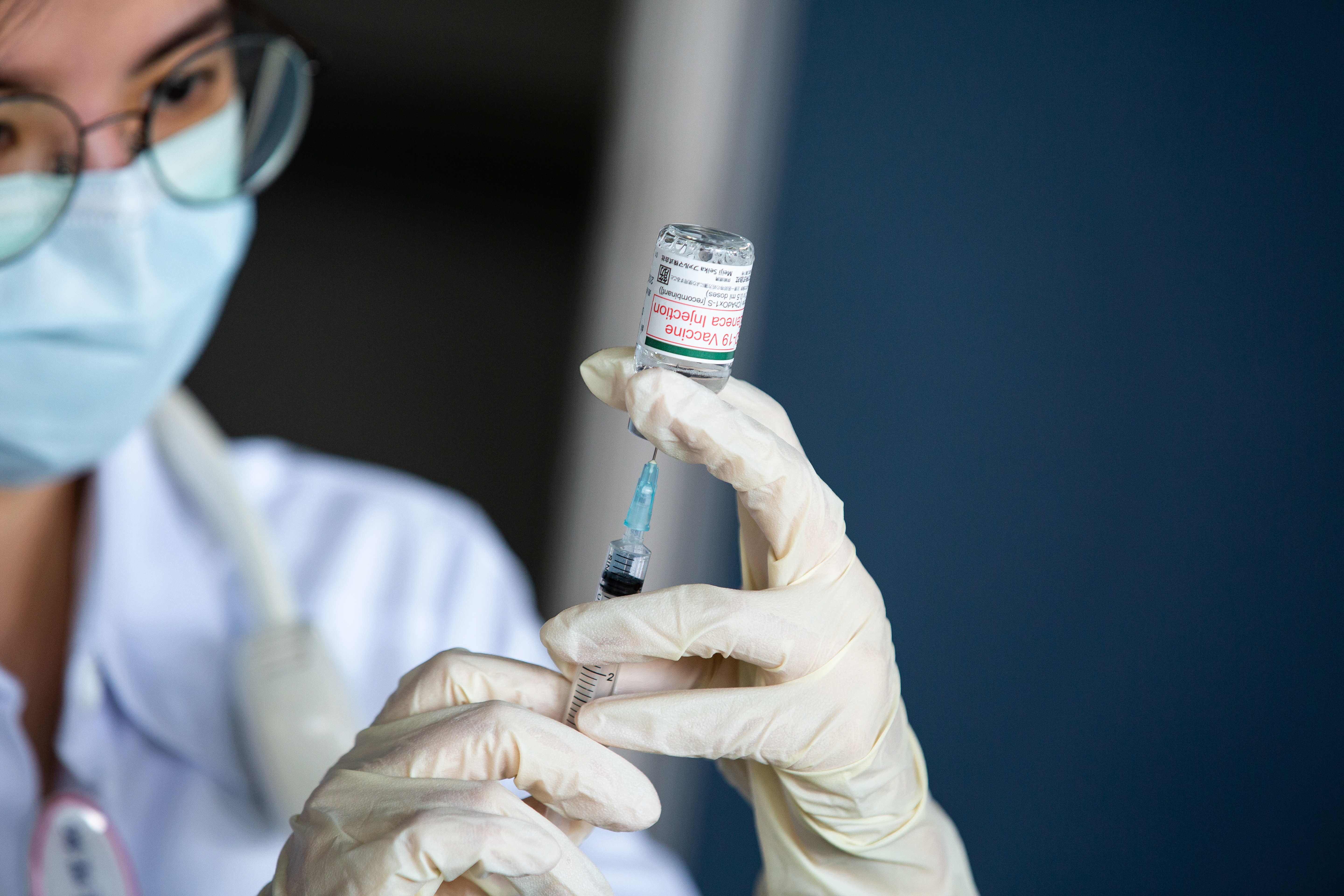 許多已接種AZ疫苗的台灣民眾,目前已符合施打第2劑AZ資格。(本刊資料照)