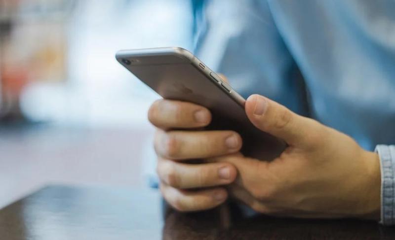 一名人夫逛色情網站時，竟發現A片女主角是自己的老婆。（示意圖， Pixabay）