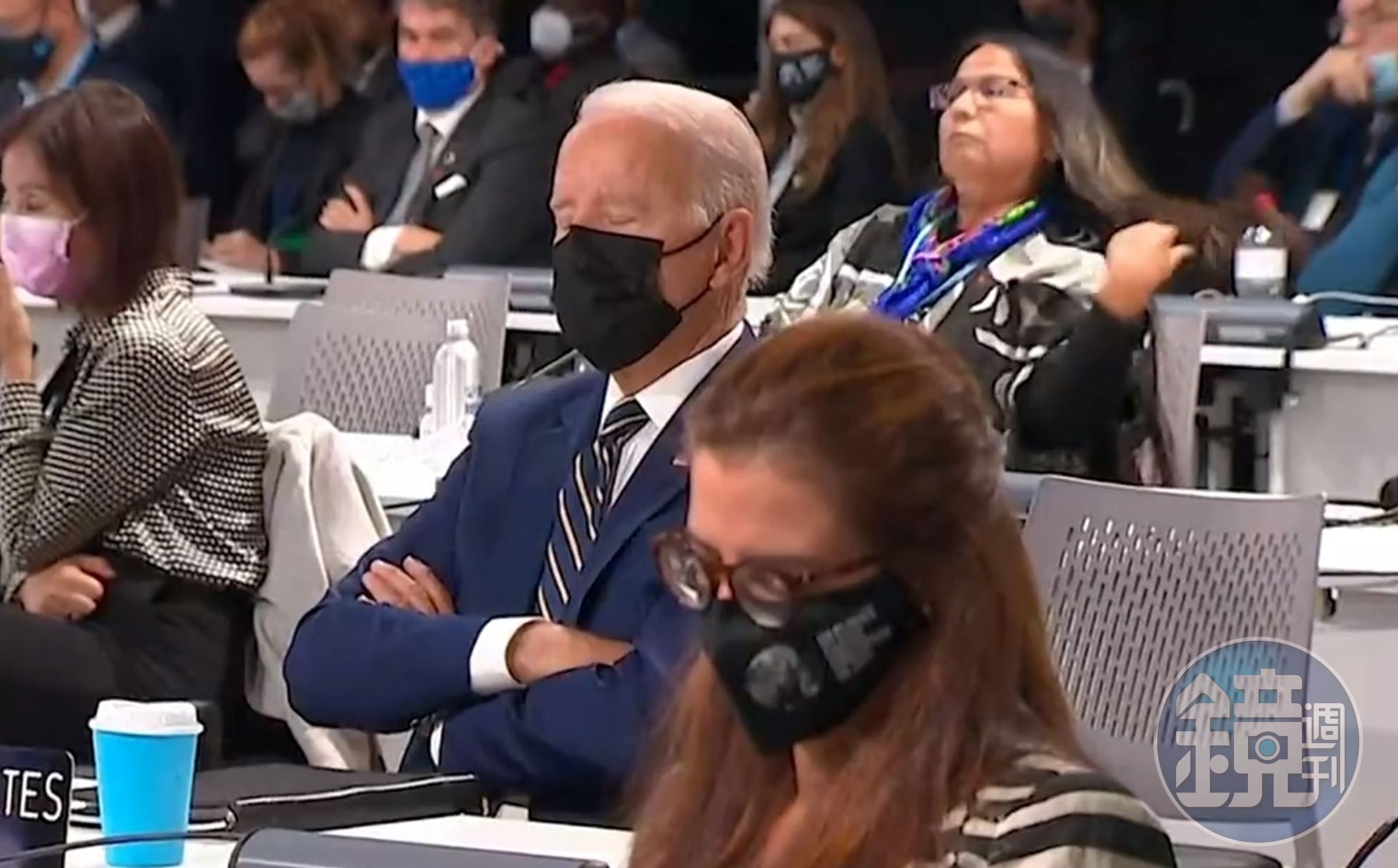 拜登在COP26開幕演說時睡著。（翻攝zachjourno推特影片）