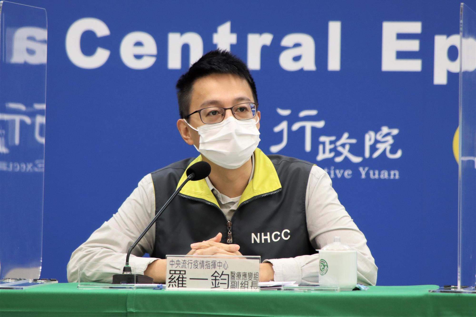 羅一鈞透露，目前邊境管制與醫院探視規定短時間內應該不會放寬。（指揮中心提供）