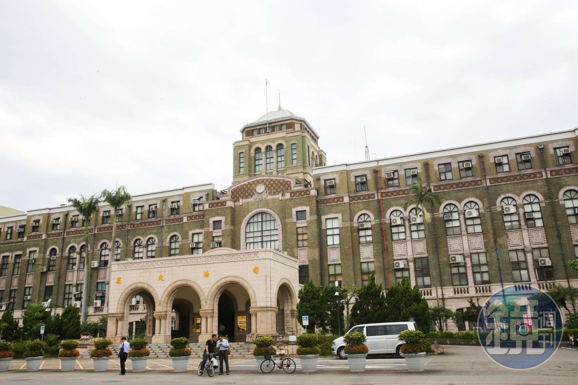 司法院臉書粉絲專頁則貼出一段自己創作的《七步詩》，網友則紛紛留言「小編跟太快了」。（本刊資料照）