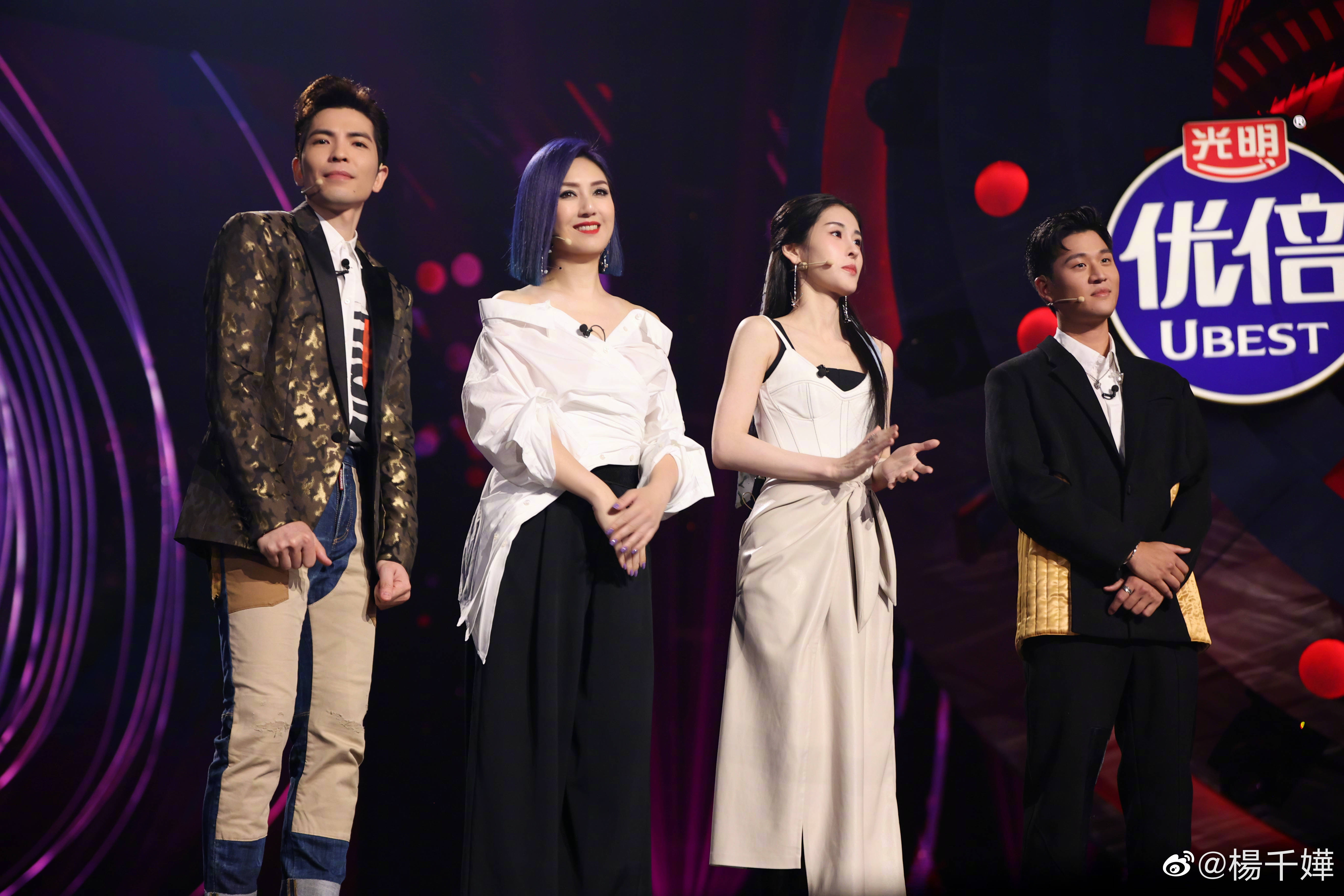 楊千嬅近日參加東方衛視音樂競演綜藝目《我們的歌３》，與蕭敬騰、張碧晨與周興哲組成「星際寶貝」。（翻攝自楊千嬅微博）