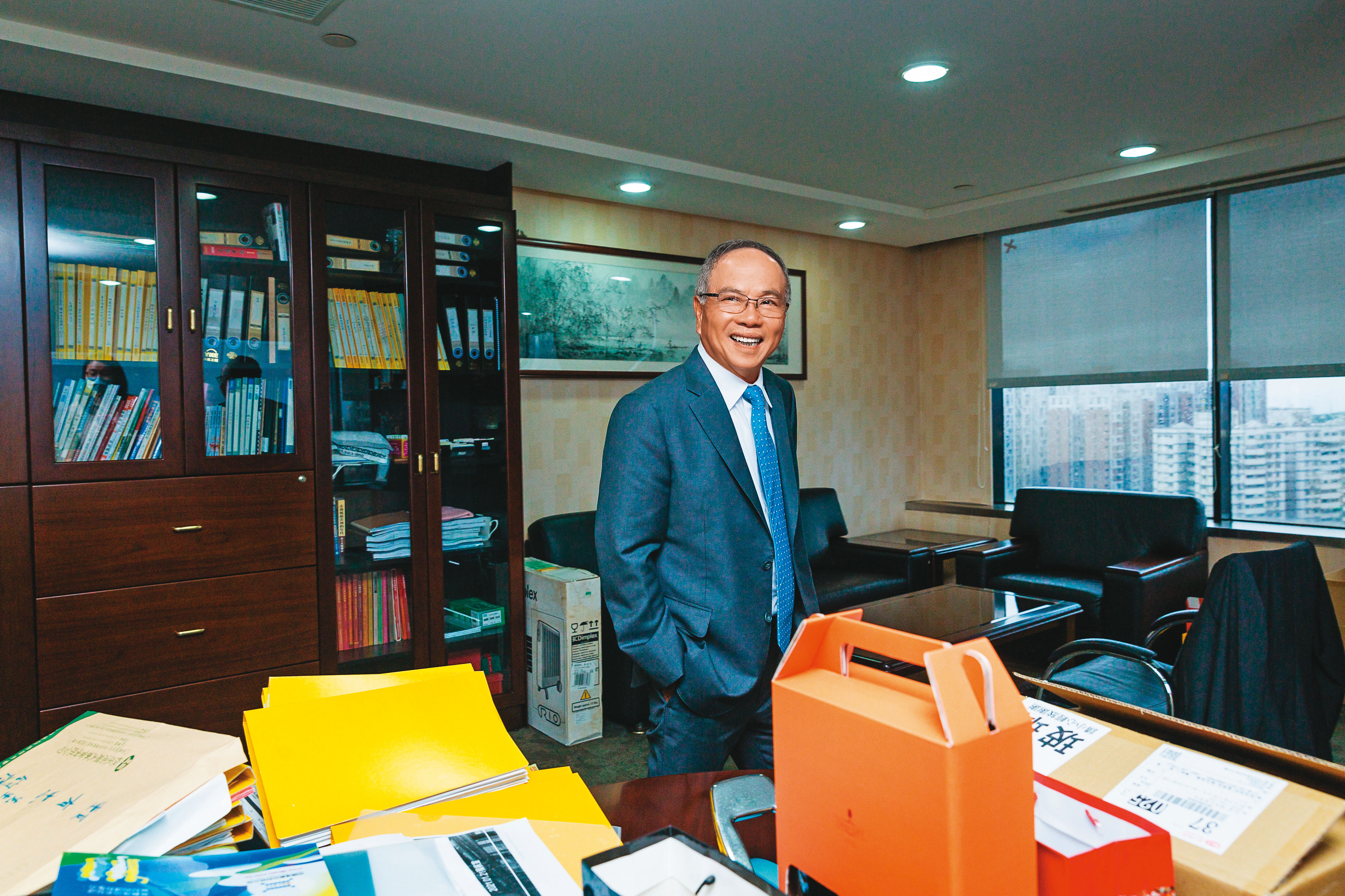 賴有忠自豪靠的是用服務與信任黏住客戶，如大立光、台積電等主力客戶一做就是十幾年。
