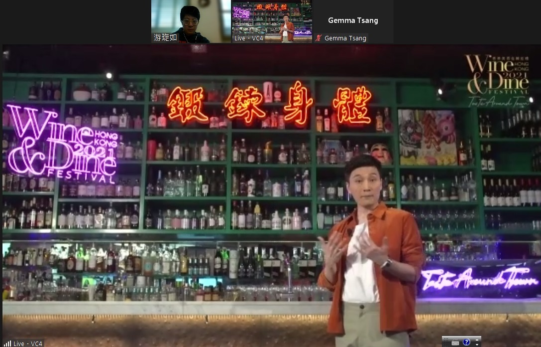 旅客透過鏡頭抵達酒吧。（香港旅遊發展局提供）