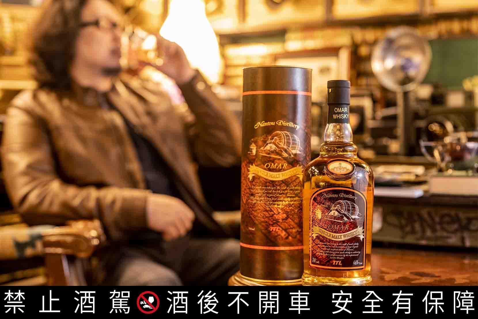 淡雅柑橘果香後接著飄出的煙燻氣息，是忙碌一天休憩時的最好安慰。