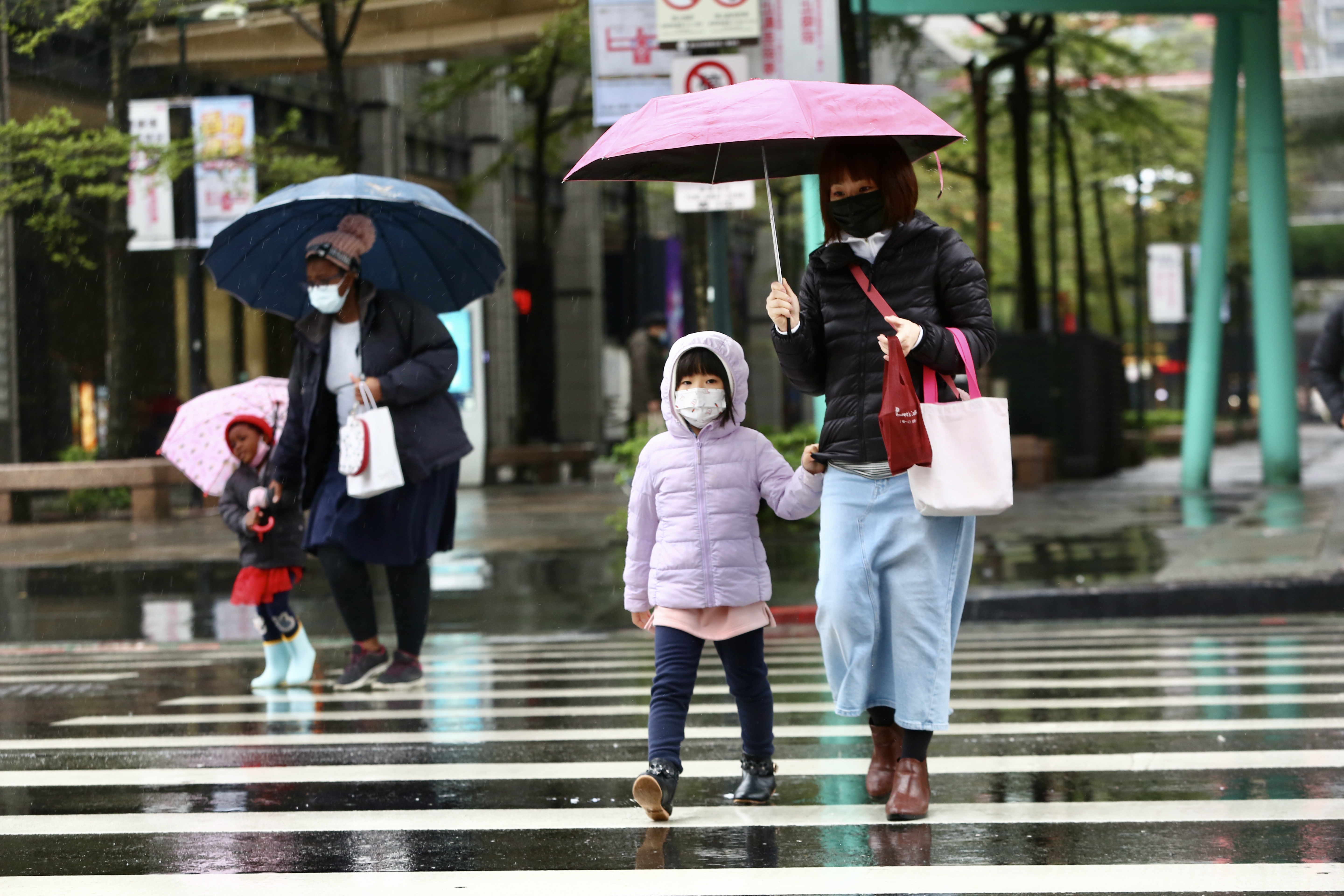 下週一（8日）氣溫將下探至14度，民眾要注意保暖。