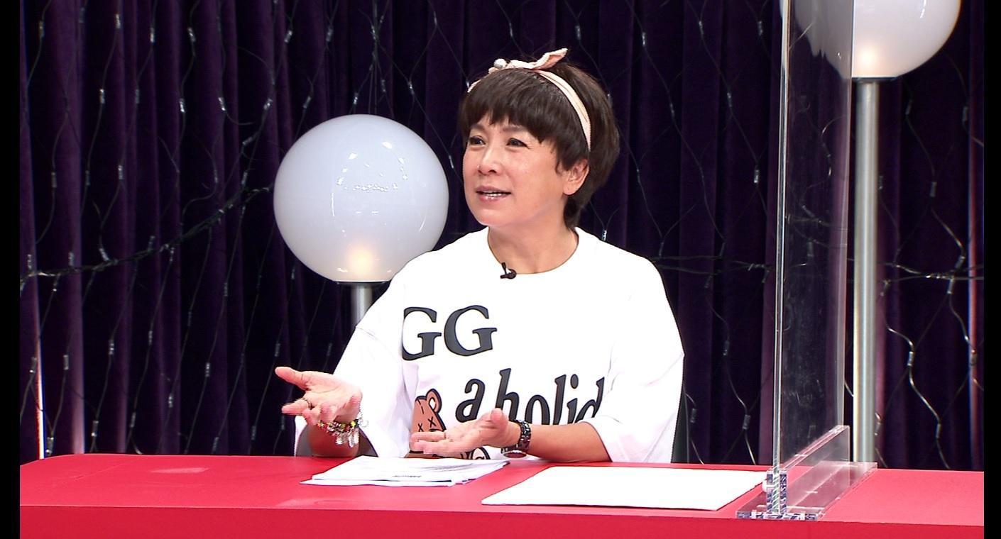 謝麗金上節目分享登山差點發生意外的經驗。(年代新聞提供)