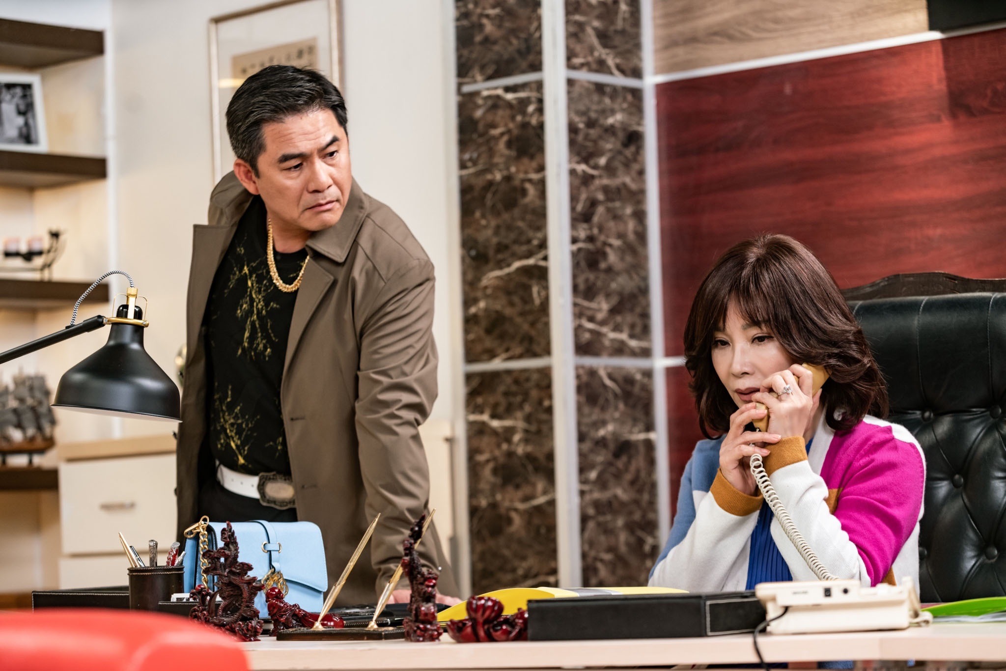 洪都拉斯第一次拍台語八點檔就以《黃金歲月》中的秀場天王一角入圍亞洲電視獎。（民視提供）