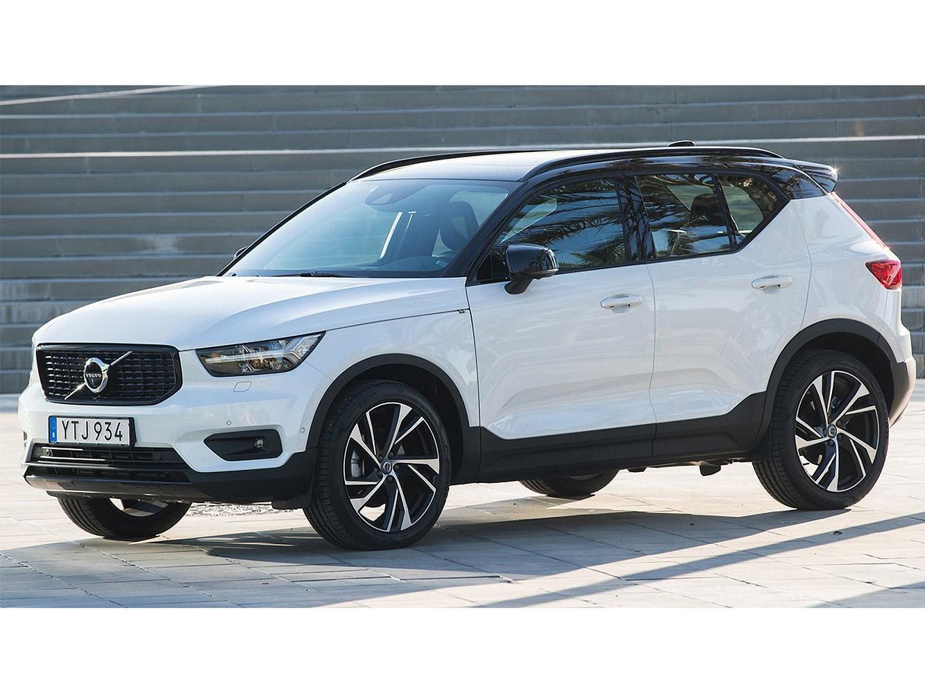 VOLVO XC40 B5 R-Design