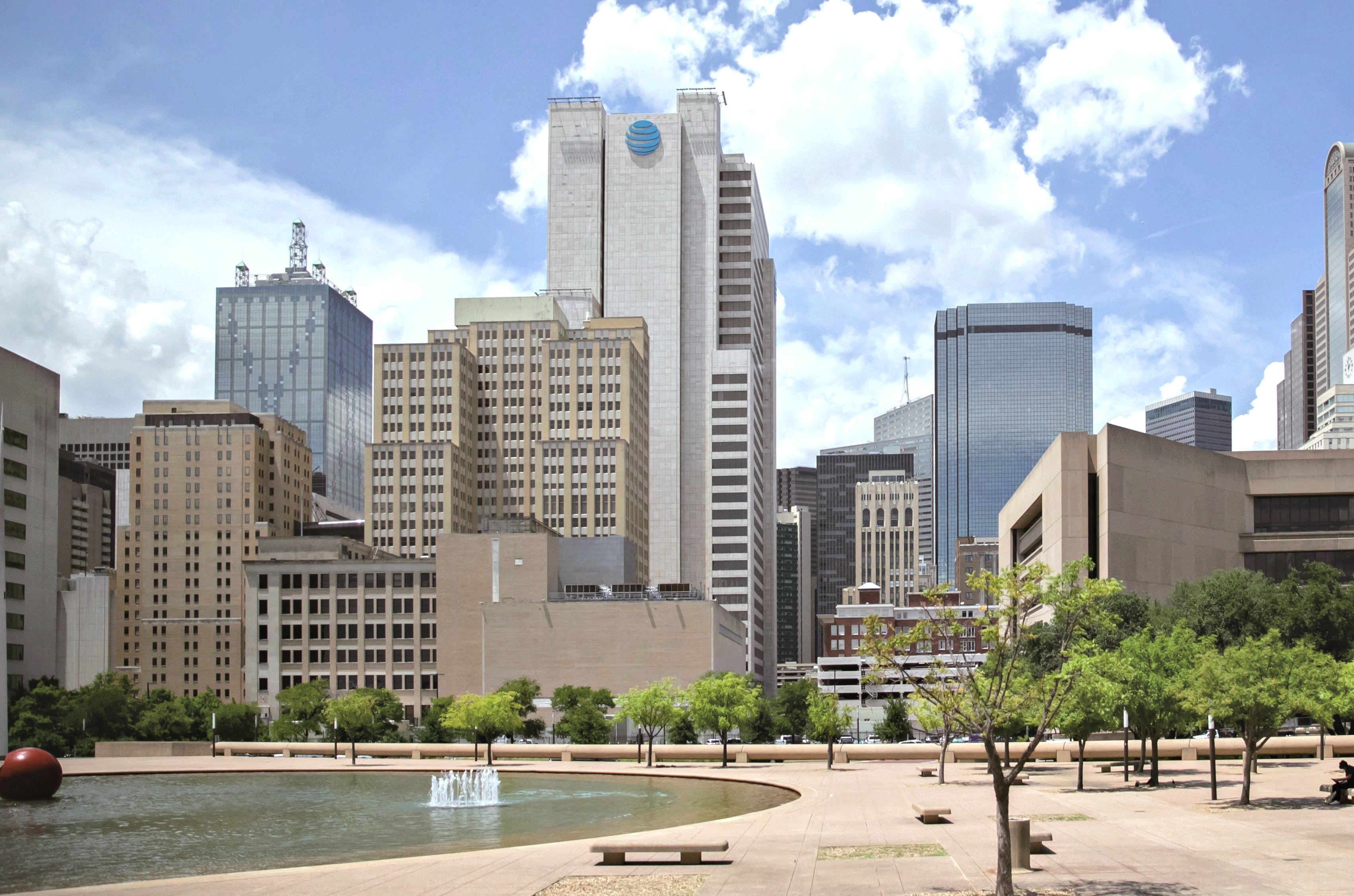 達拉斯市政廳（Dallas City Hall）由知名建築師貝聿銘設計。（桃園市政府提供）