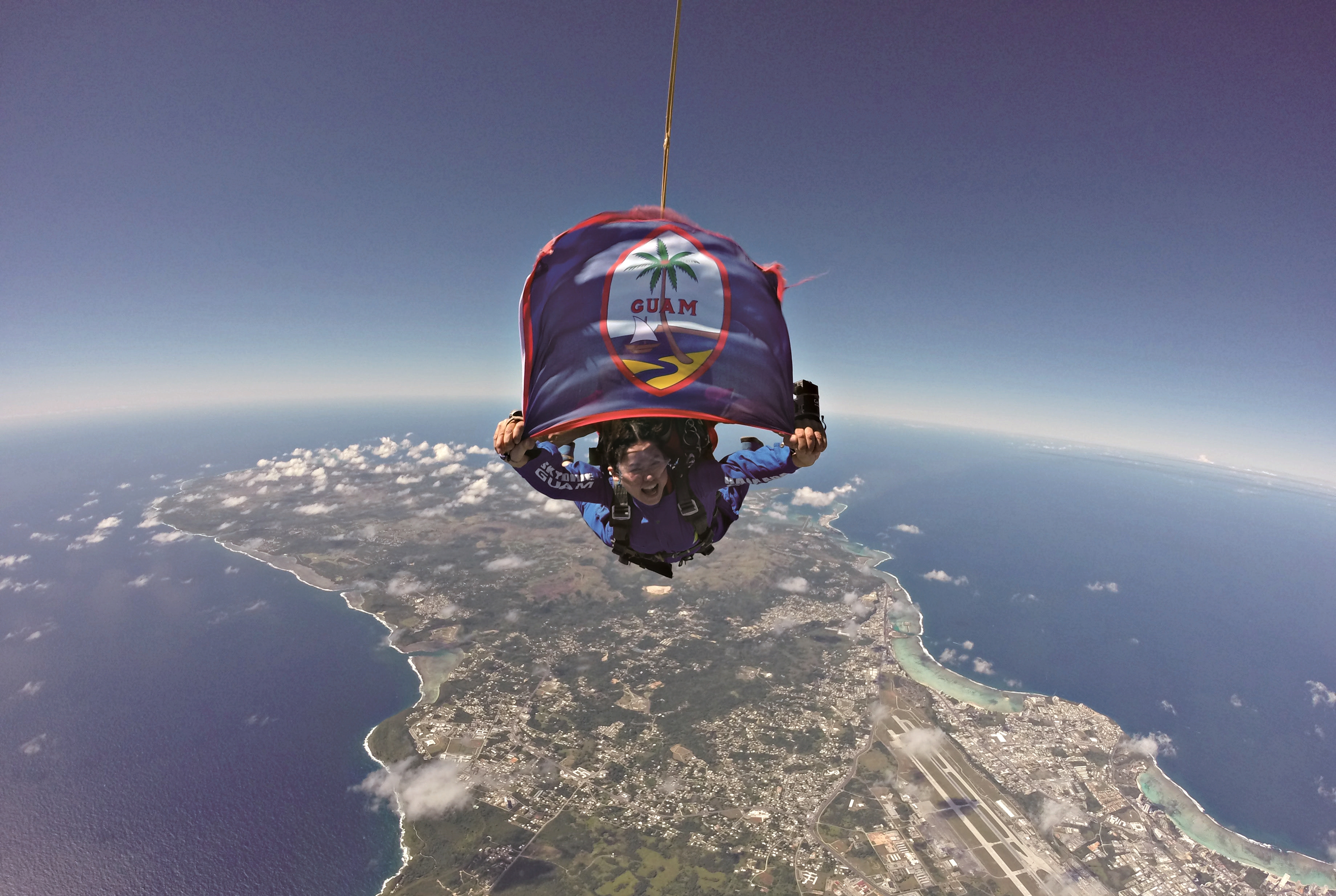 到關島旅遊不可錯過刺激度破表的跳傘體驗。(關島觀光局Guam Visitors Bureau提供)