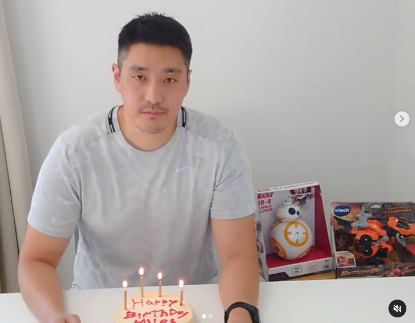 理科先生8月時隔海為兒子慶生,並解釋不來台的原因。(翻攝likejohnwu IG)